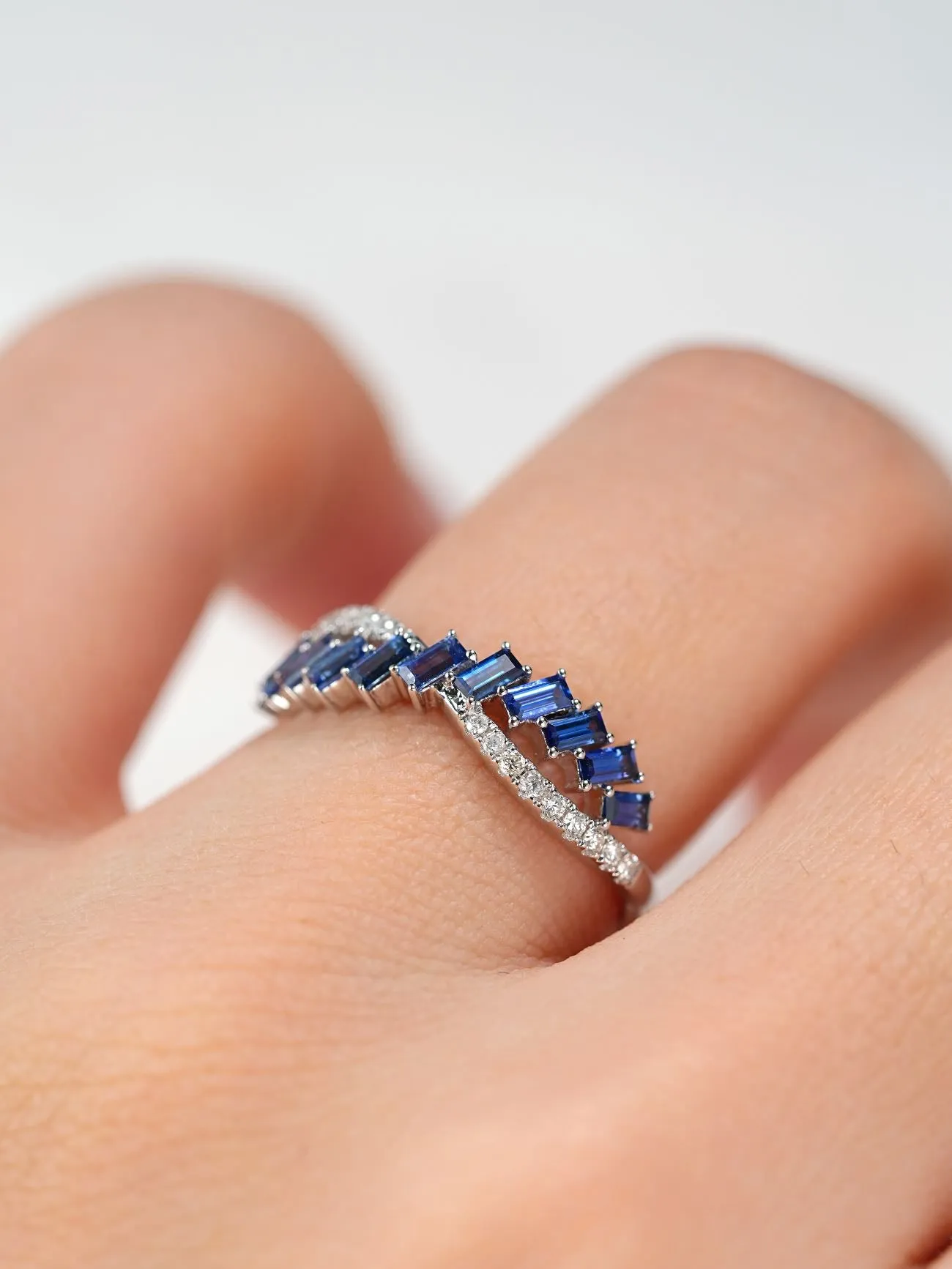 18K Gold Crosshatch Gradient Baguette Ring