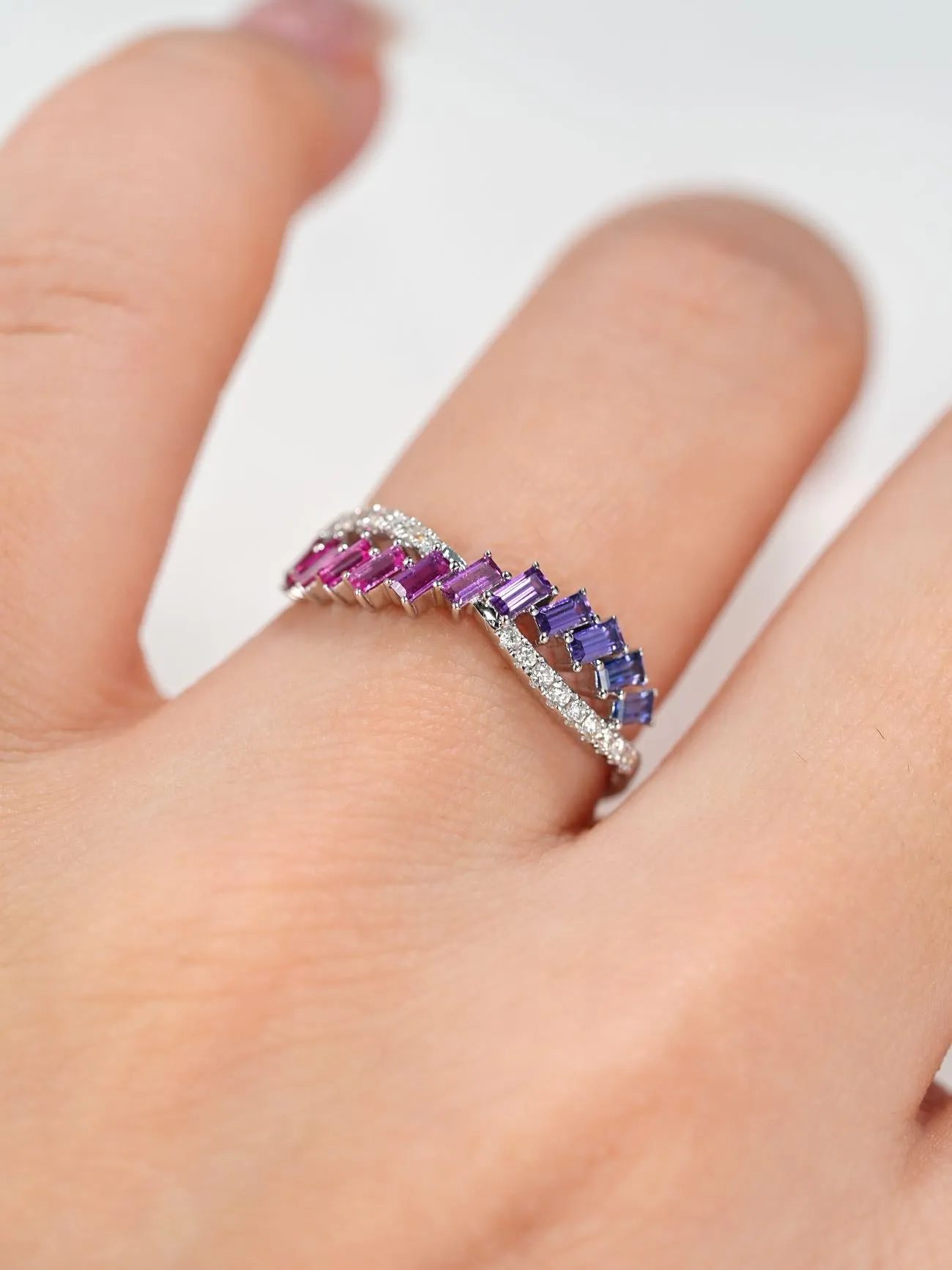 18K Gold Crosshatch Gradient Baguette Ring