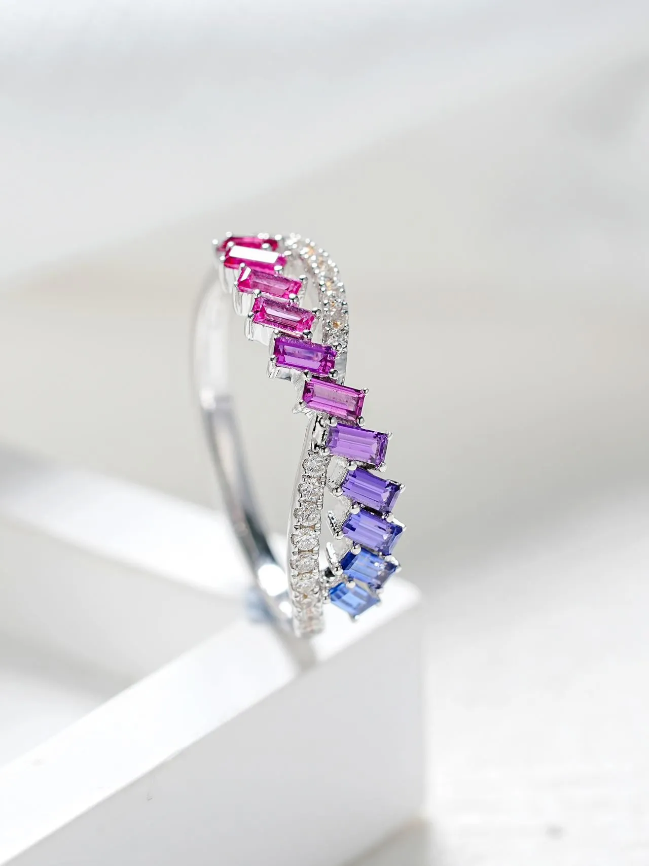 18K Gold Crosshatch Gradient Baguette Ring