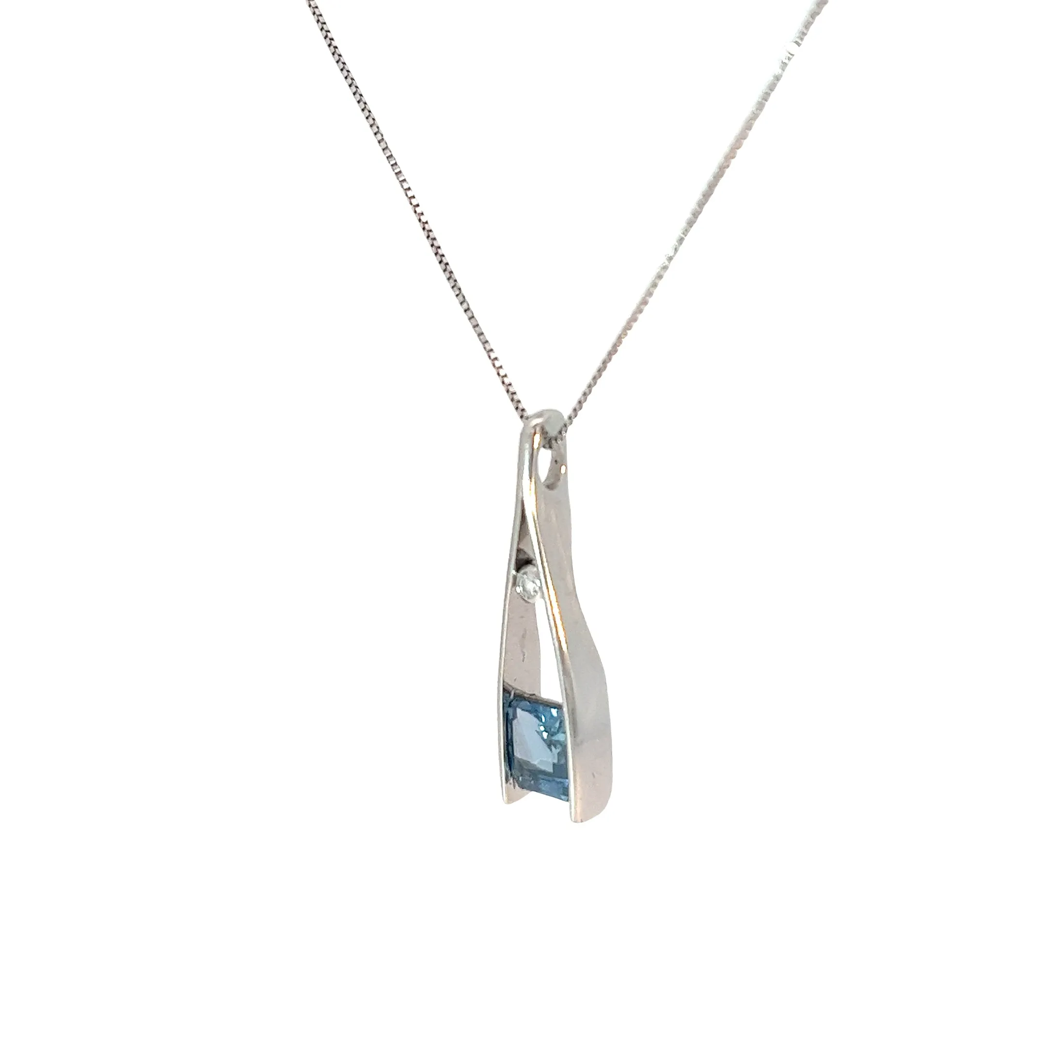 18k White Gold 1ct AAA Asher Cut Blue Sapphire and Round Diamond Necklace
