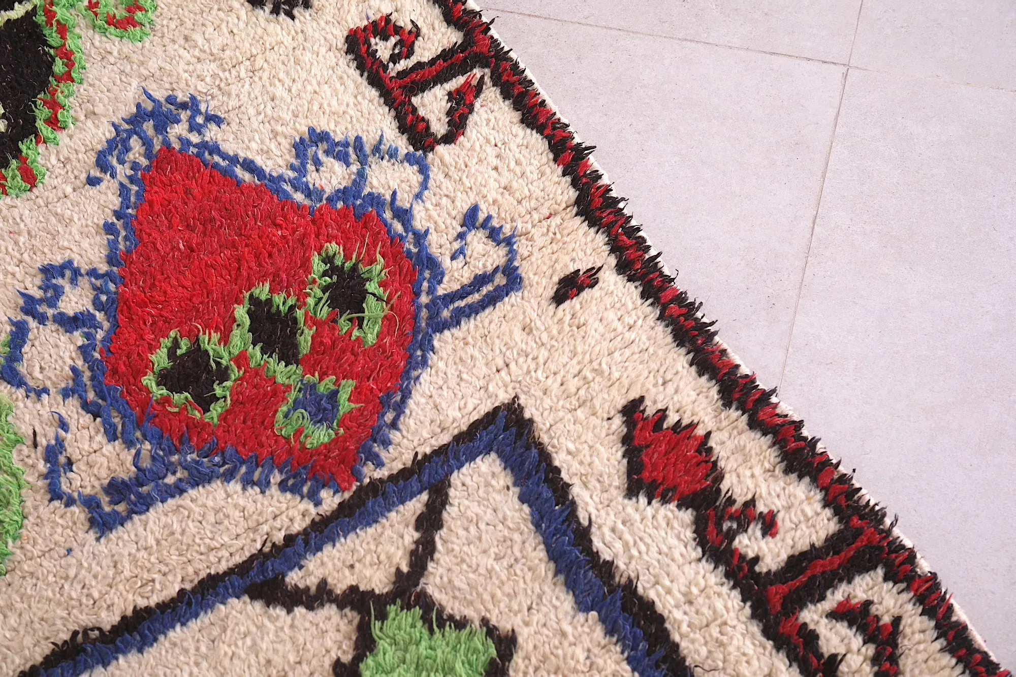 Berber Azilal Rug – 3.9 x 5.4 Feet | Handwoven Vibrant Wool