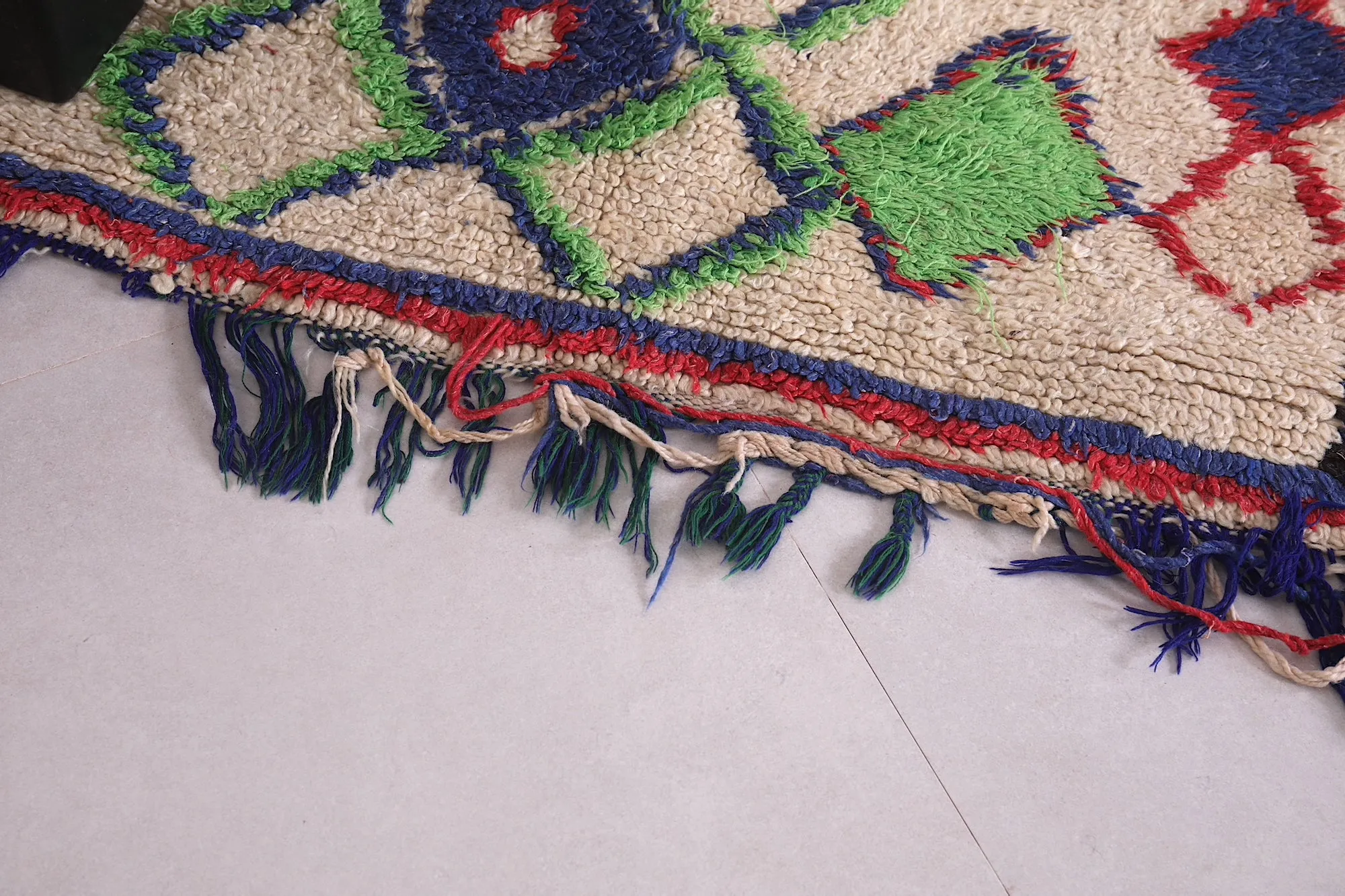 Berber Azilal Rug – 3.9 x 5.4 Feet | Handwoven Vibrant Wool