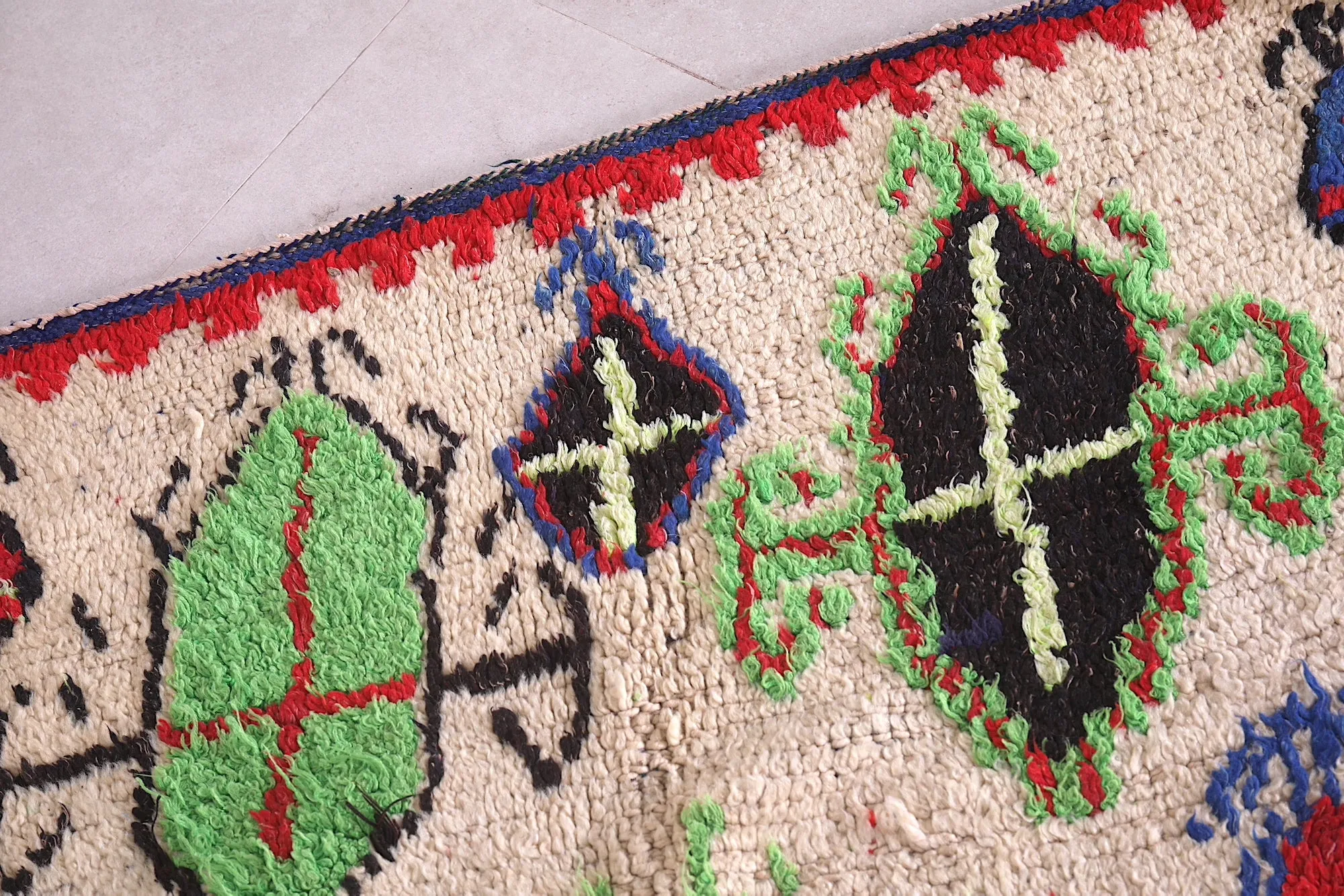 Berber Azilal Rug – 3.9 x 5.4 Feet | Handwoven Vibrant Wool