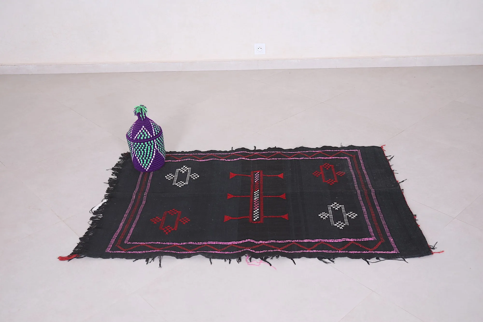 Black Moroccan Berber Kilim Rug - 2.8 FT X 4.4 FT | Handwoven Decor