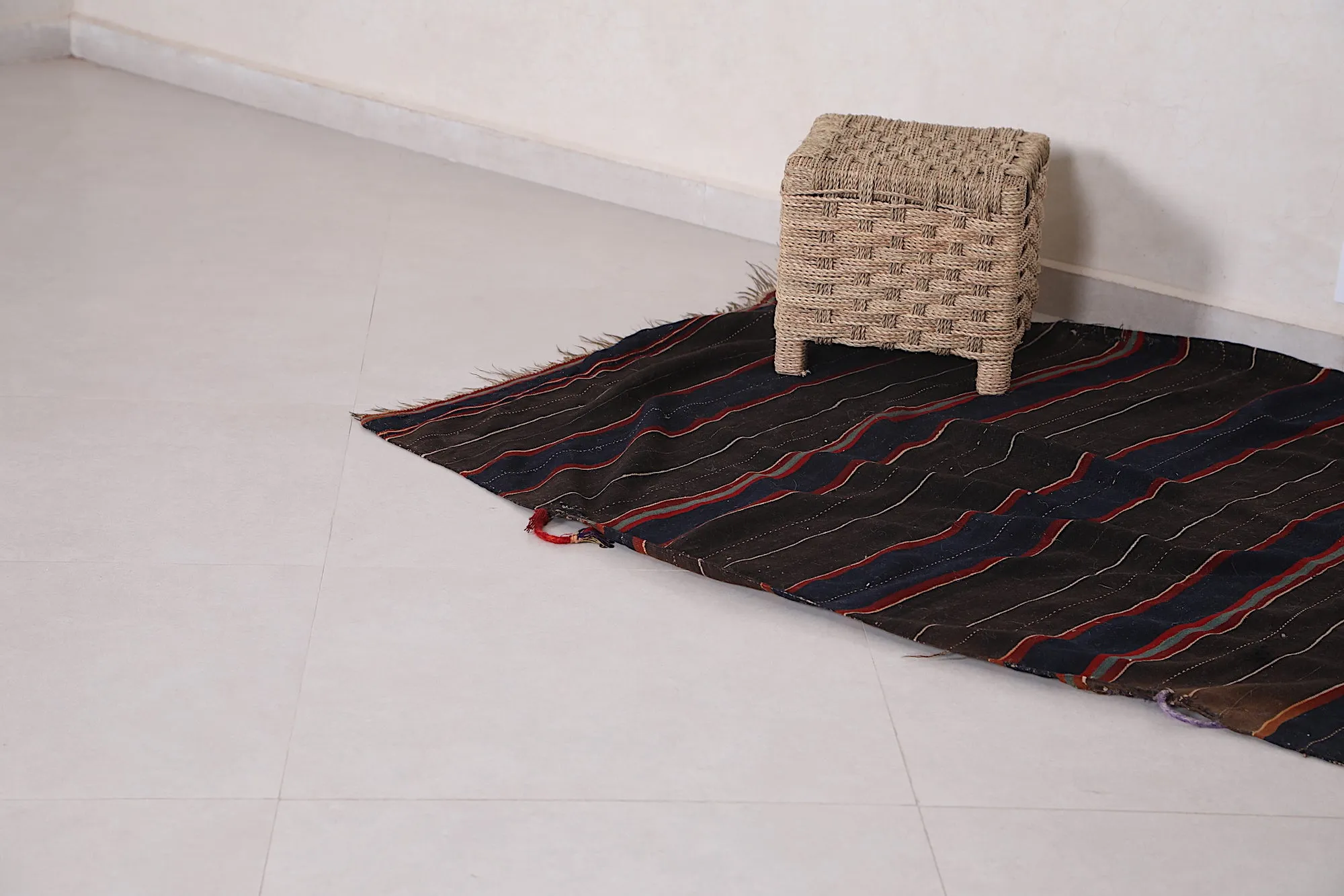Black Moroccan Blanket - 4.1 FT x 5.5 FT | Handwoven Berber Rug