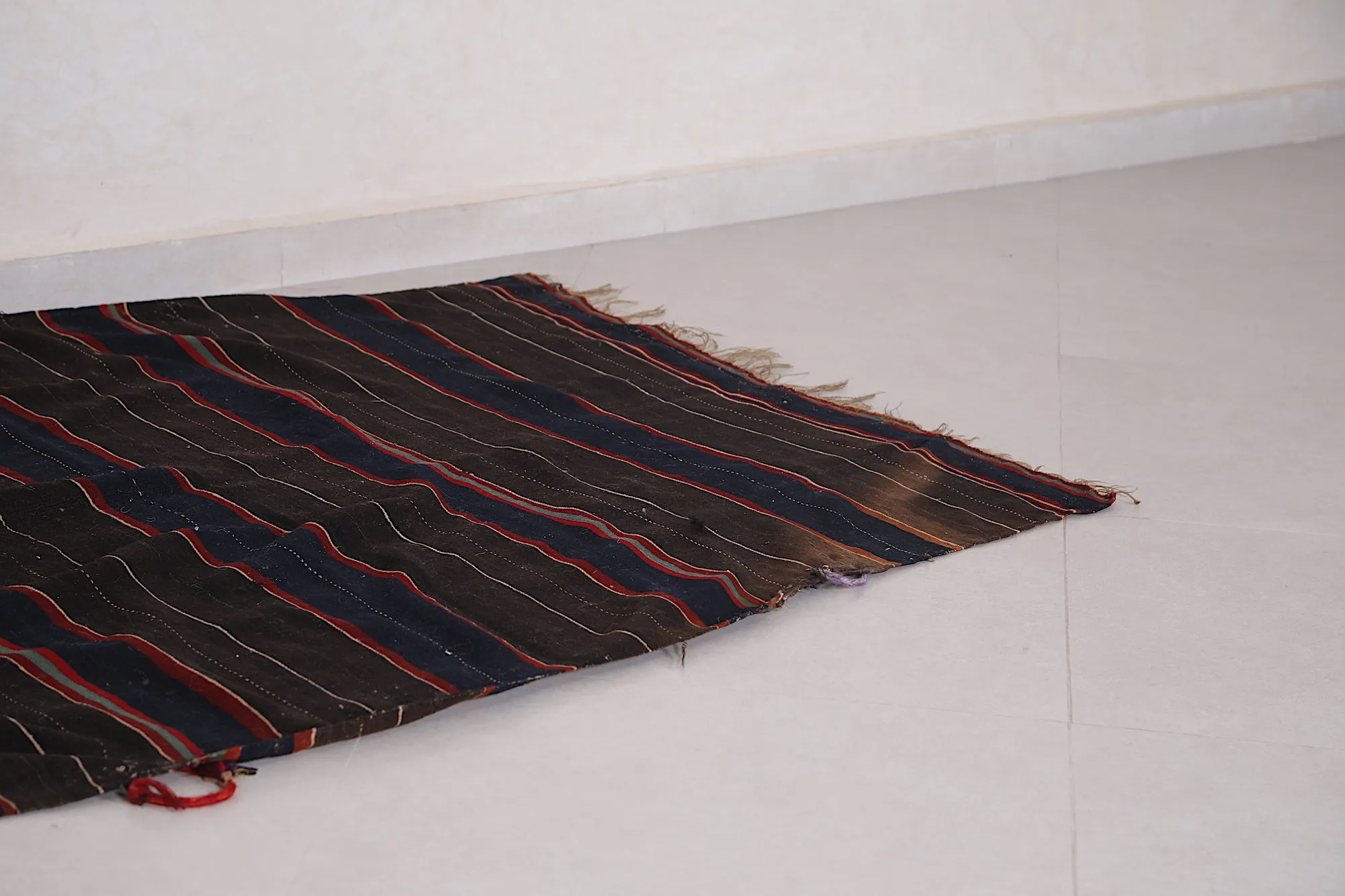 Black Moroccan Blanket - 4.1 FT x 5.5 FT | Handwoven Berber Rug