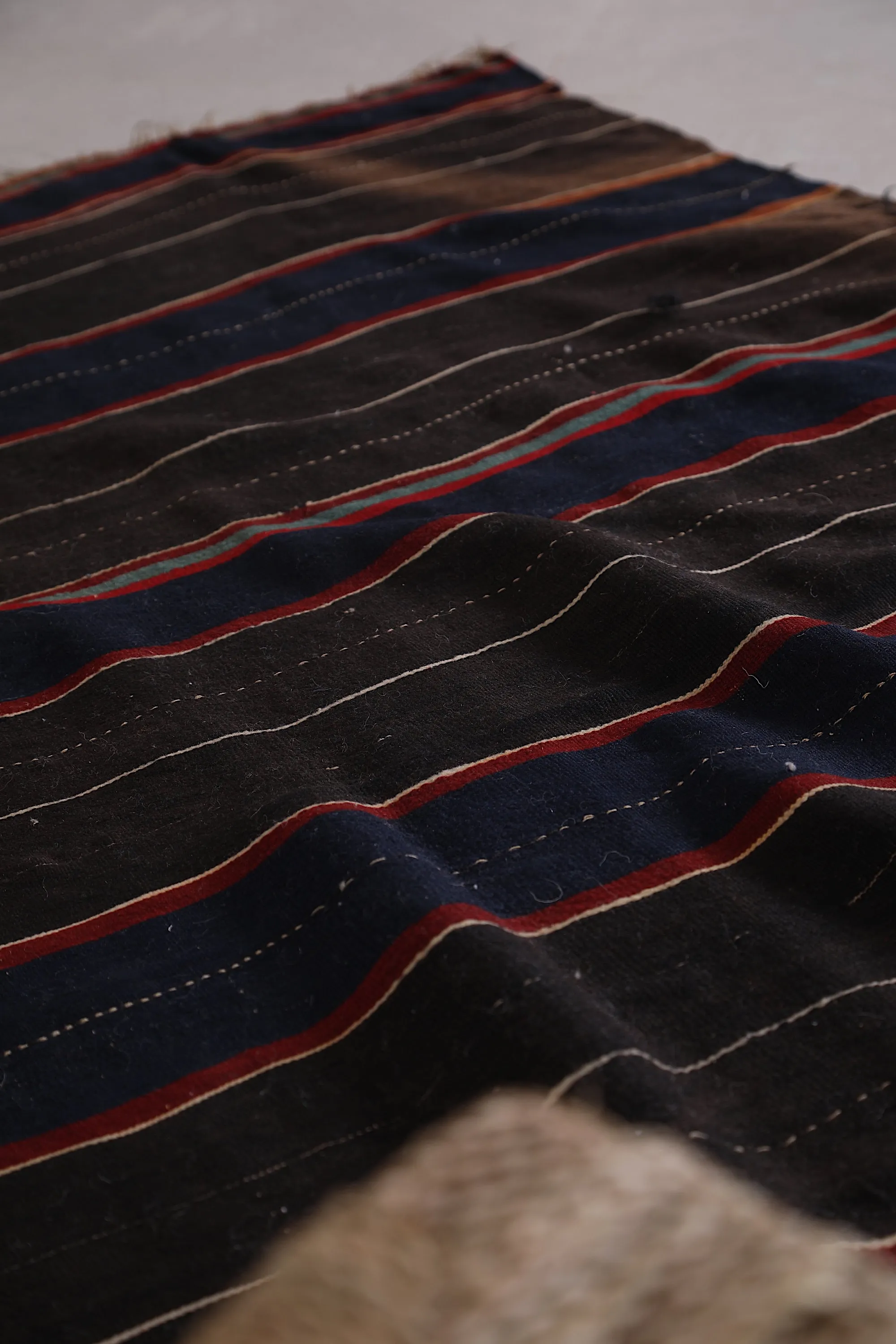 Black Moroccan Blanket - 4.1 FT x 5.5 FT | Handwoven Berber Rug