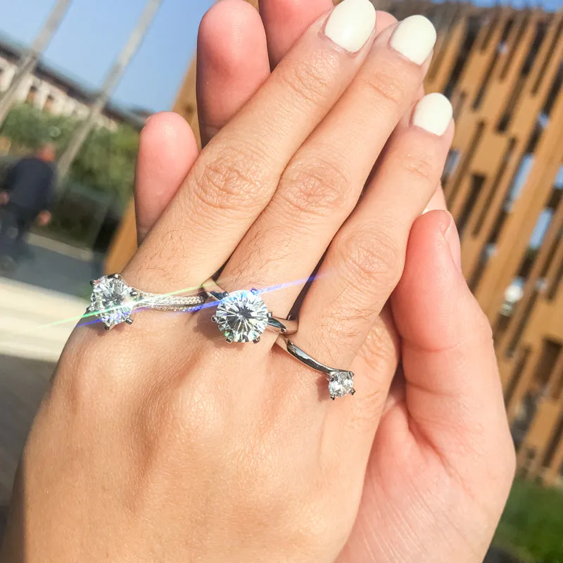 Classic Round Cut Moissanite Diamond Ring