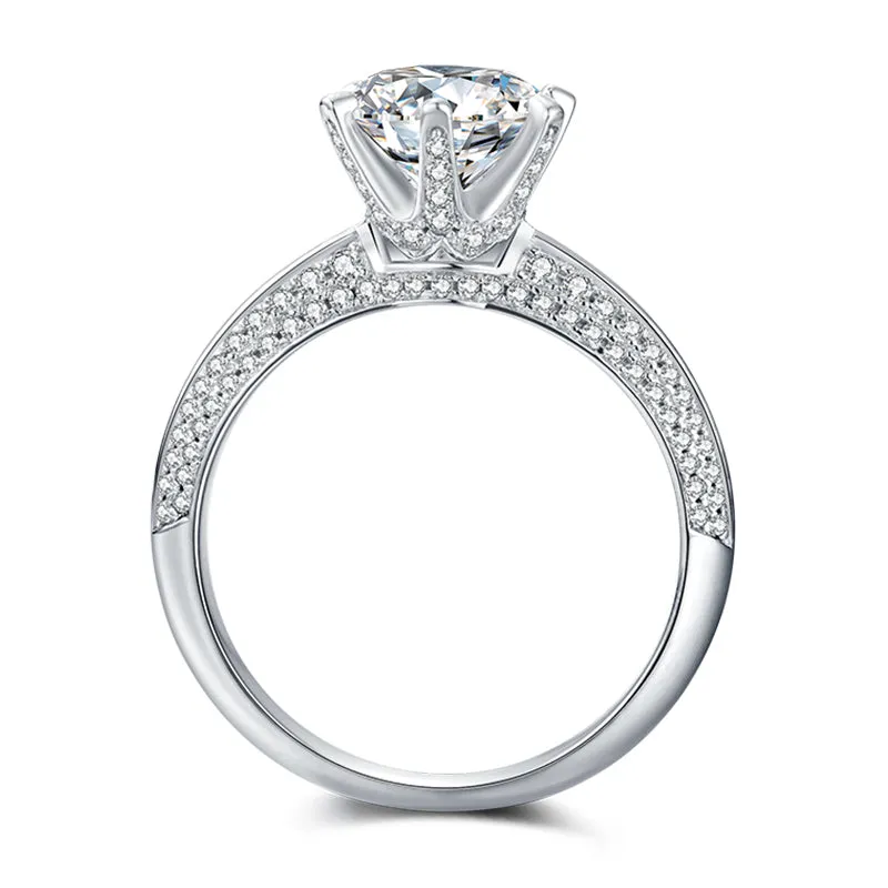 Classic Round Cut Moissanite Diamond Ring