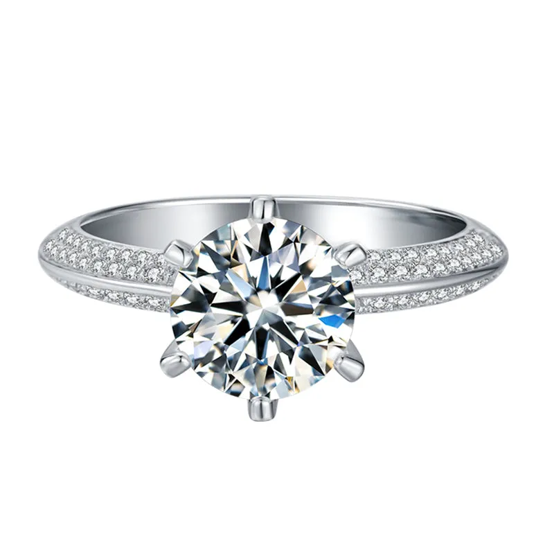 Classic Round Cut Moissanite Diamond Ring