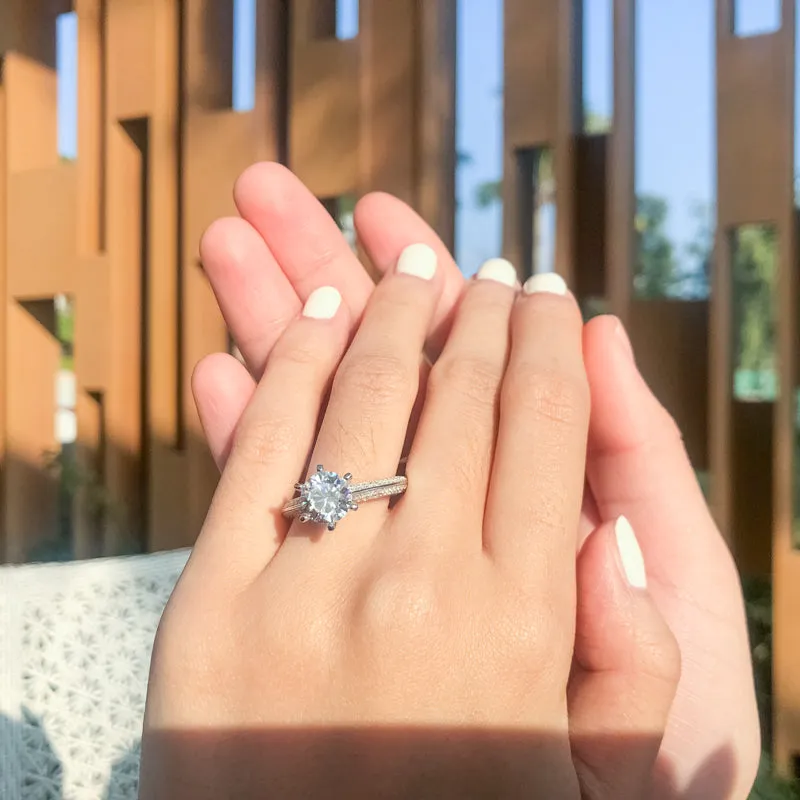 Classic Round Cut Moissanite Diamond Ring