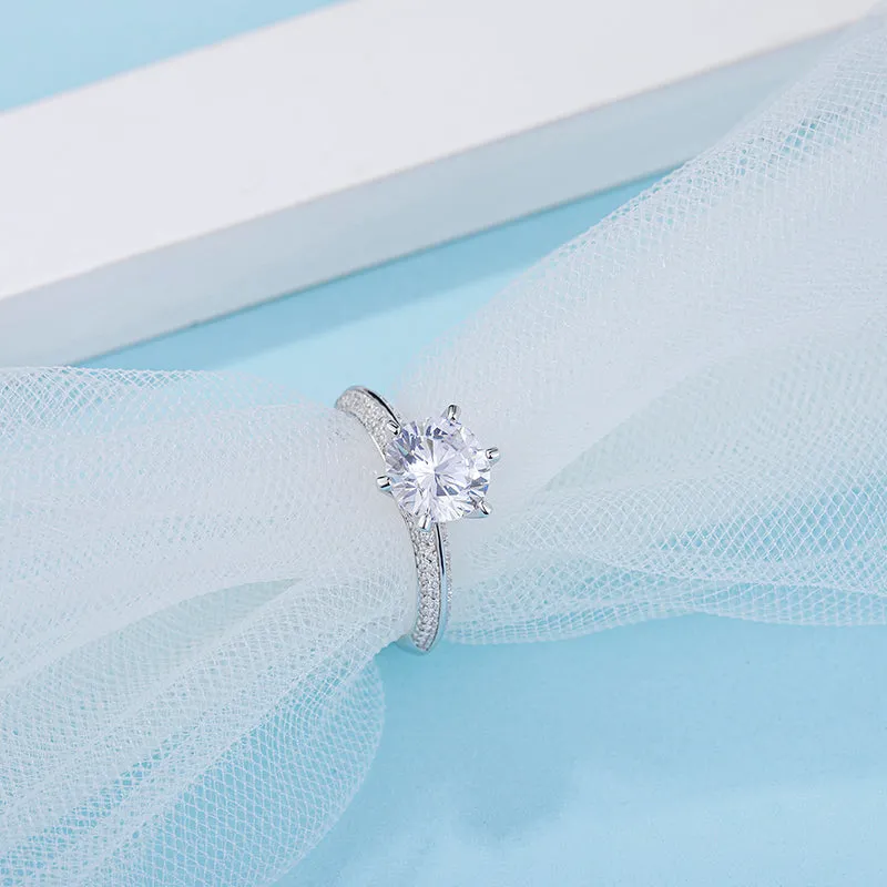 Classic Round Cut Moissanite Diamond Ring