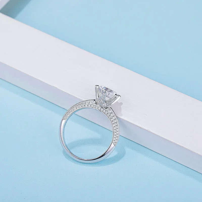 Classic Round Cut Moissanite Diamond Ring