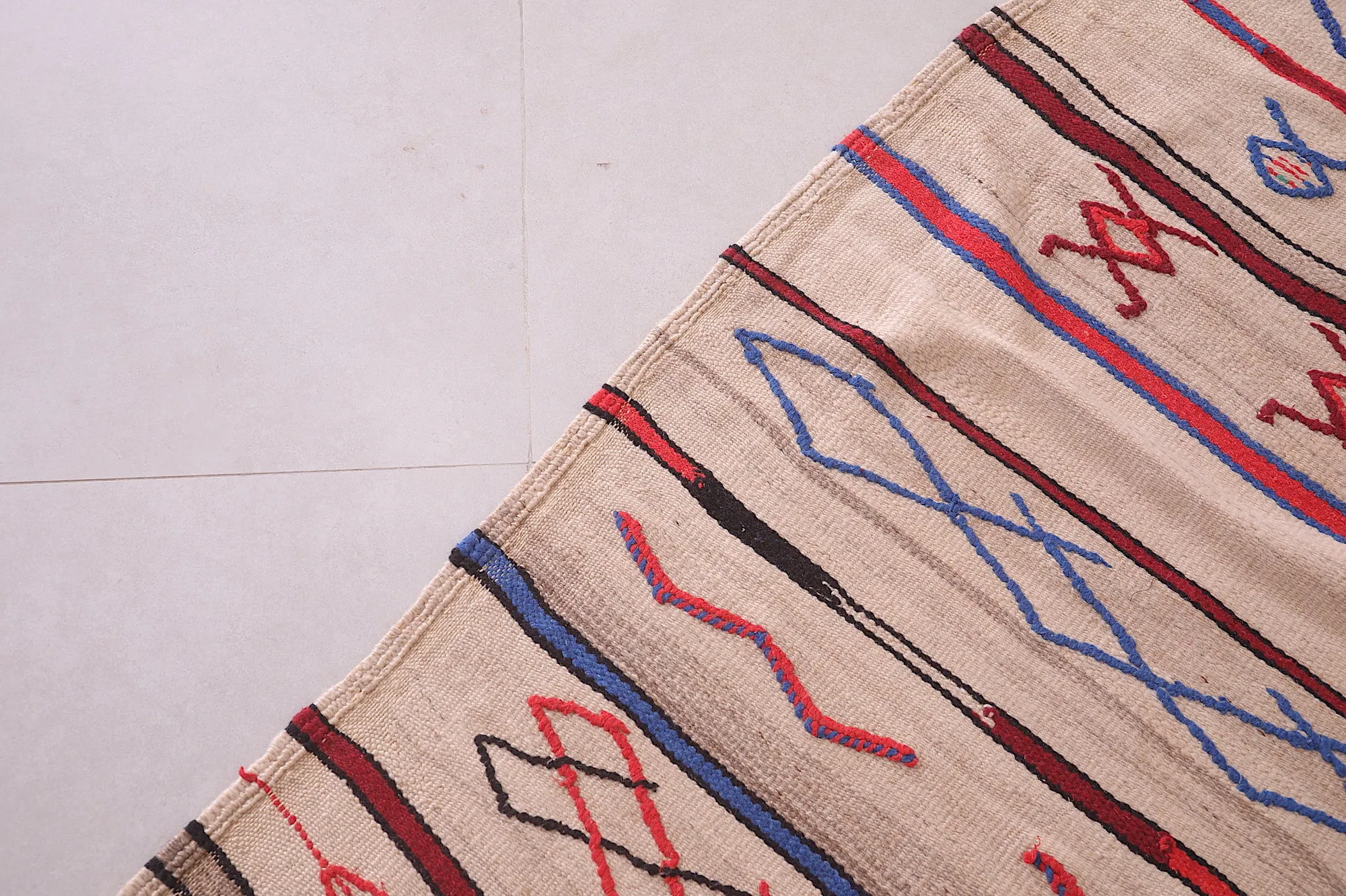 Colorful Azilal Rug – 4.8 X 8.2 Feet | Moroccan Artisan Masterpiece