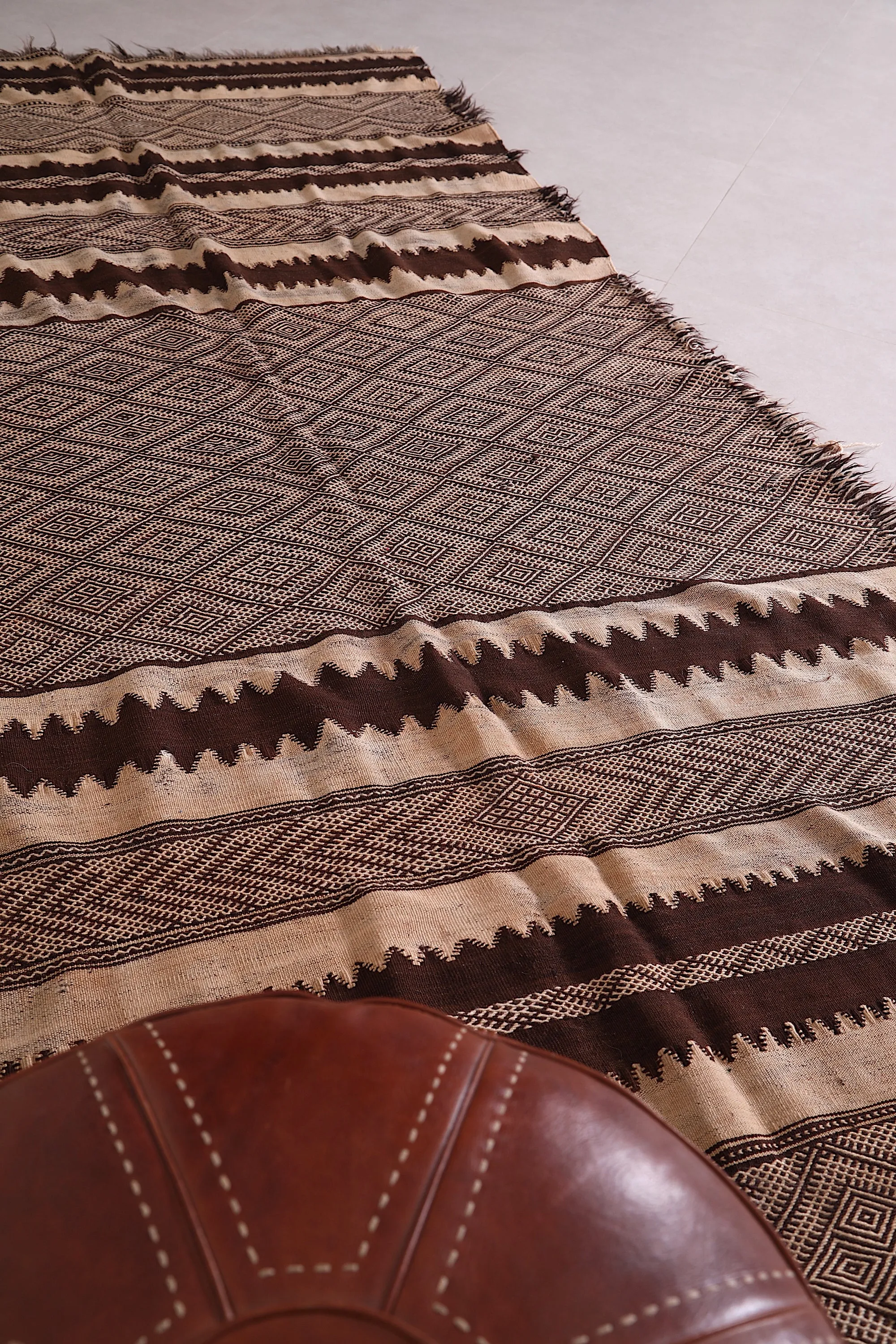 Hand Woven Moroccan Rug 4.7 ft x 10.3 ft - Vintage Berber Kilim
