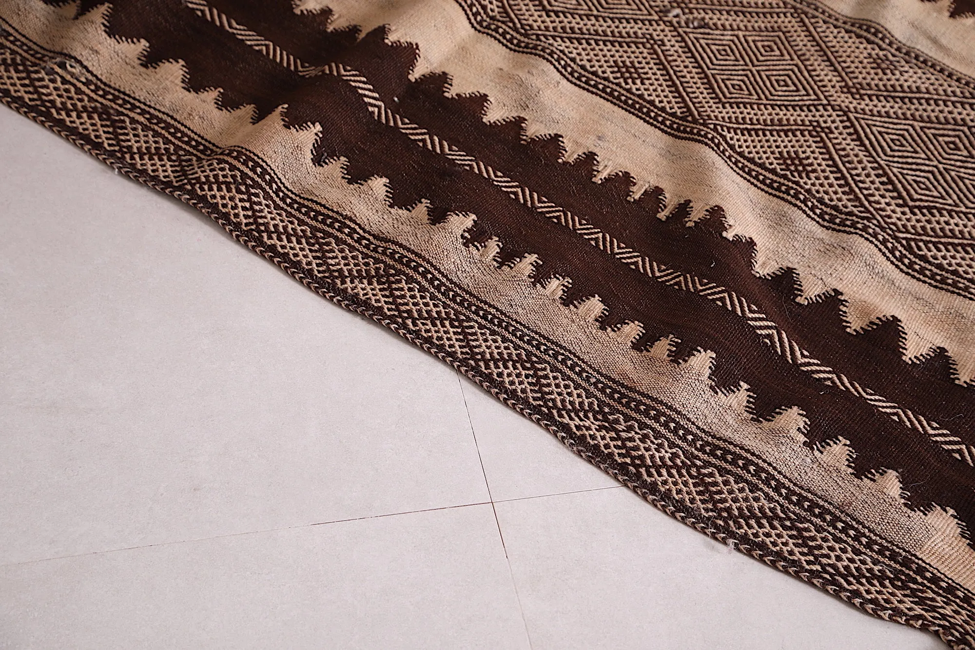 Hand Woven Moroccan Rug 4.7 ft x 10.3 ft - Vintage Berber Kilim