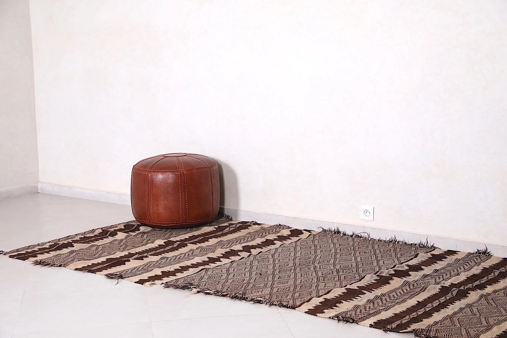 Hand Woven Moroccan Rug 4.7 ft x 10.3 ft - Vintage Berber Kilim