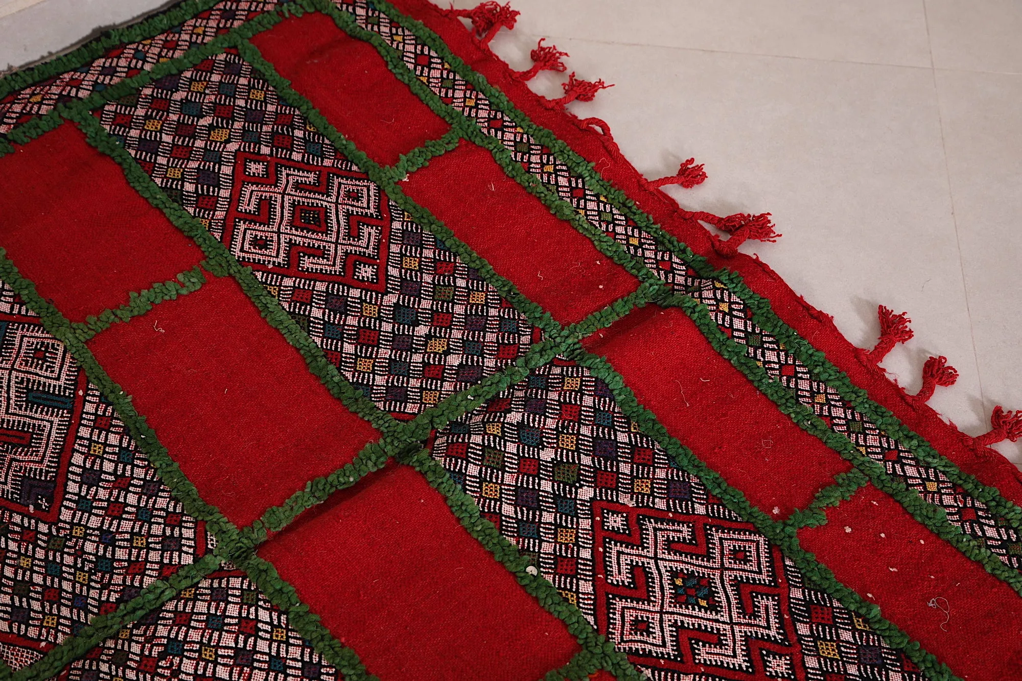 Handmade Moroccan Runner Rug – 4.6 x 10.6 Feet | Vintage Berber Carpet