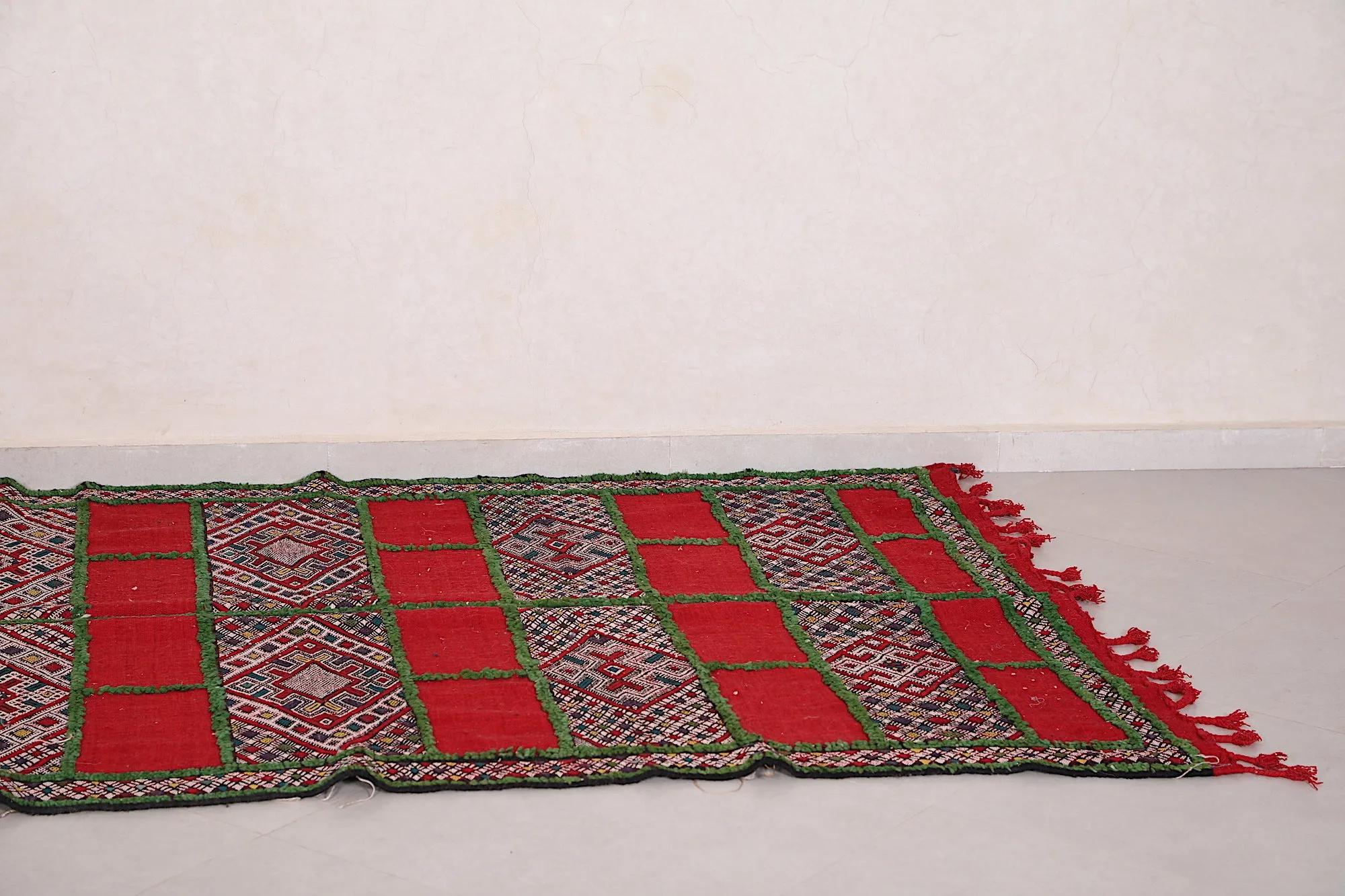 Handmade Moroccan Runner Rug – 4.6 x 10.6 Feet | Vintage Berber Carpet