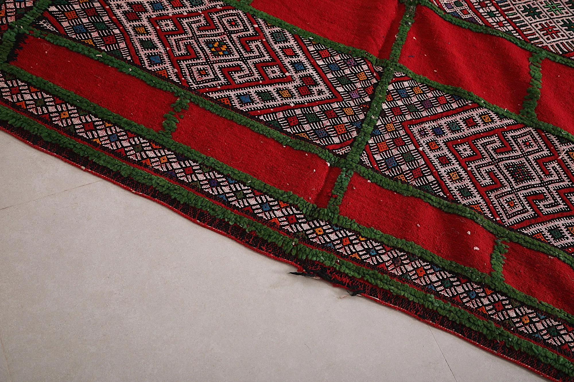 Handmade Moroccan Runner Rug – 4.6 x 10.6 Feet | Vintage Berber Carpet