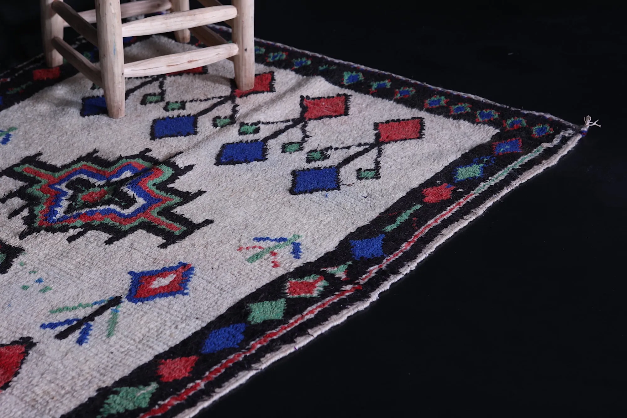 Handmade Vintage Rug 3.3 x 5.3 FT - Vibrant Artisan Charm
