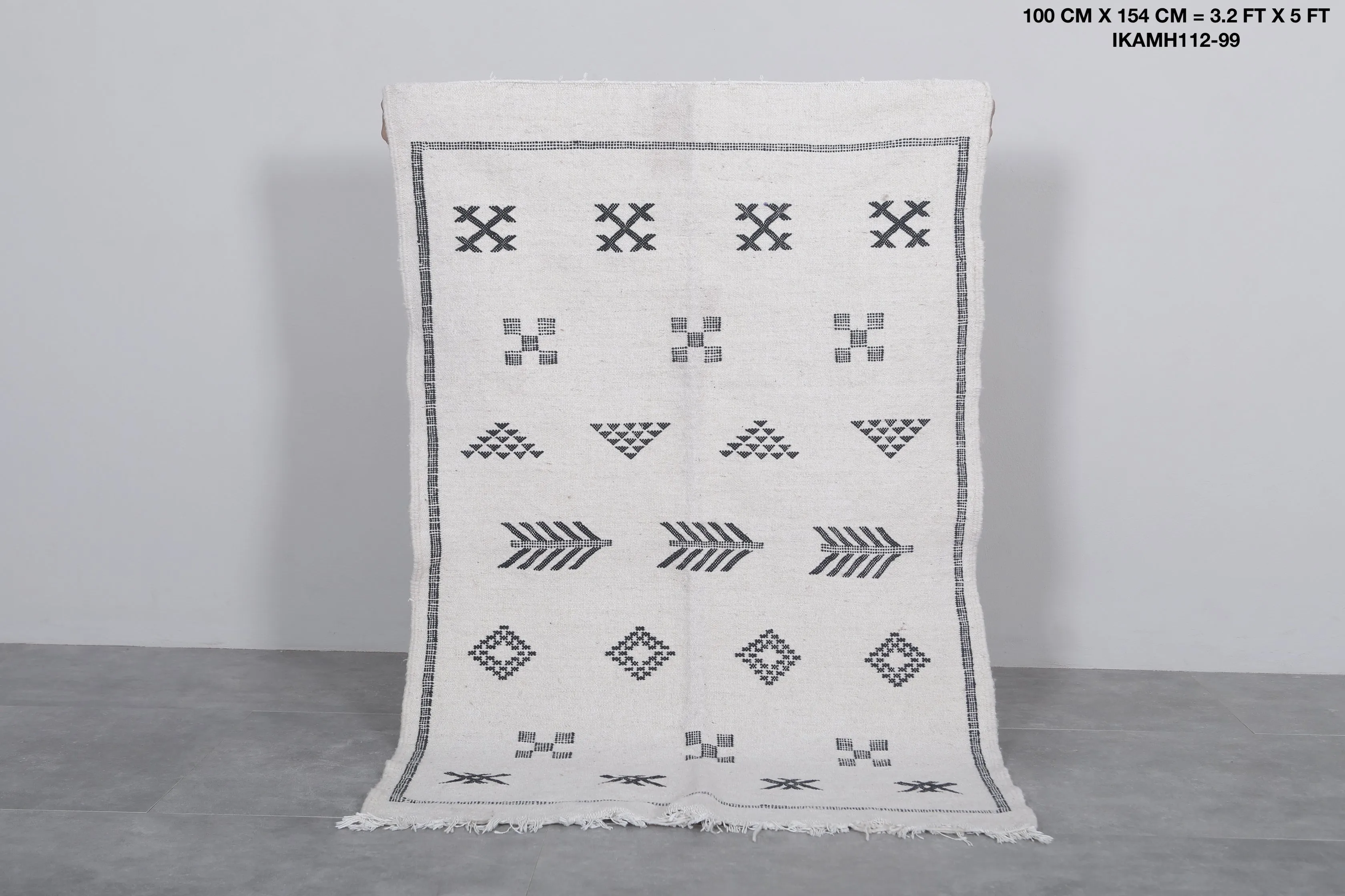 Handwoven Berber Kilim Rug - 3.2 FT X 5 FT | Moroccan Geometric Design