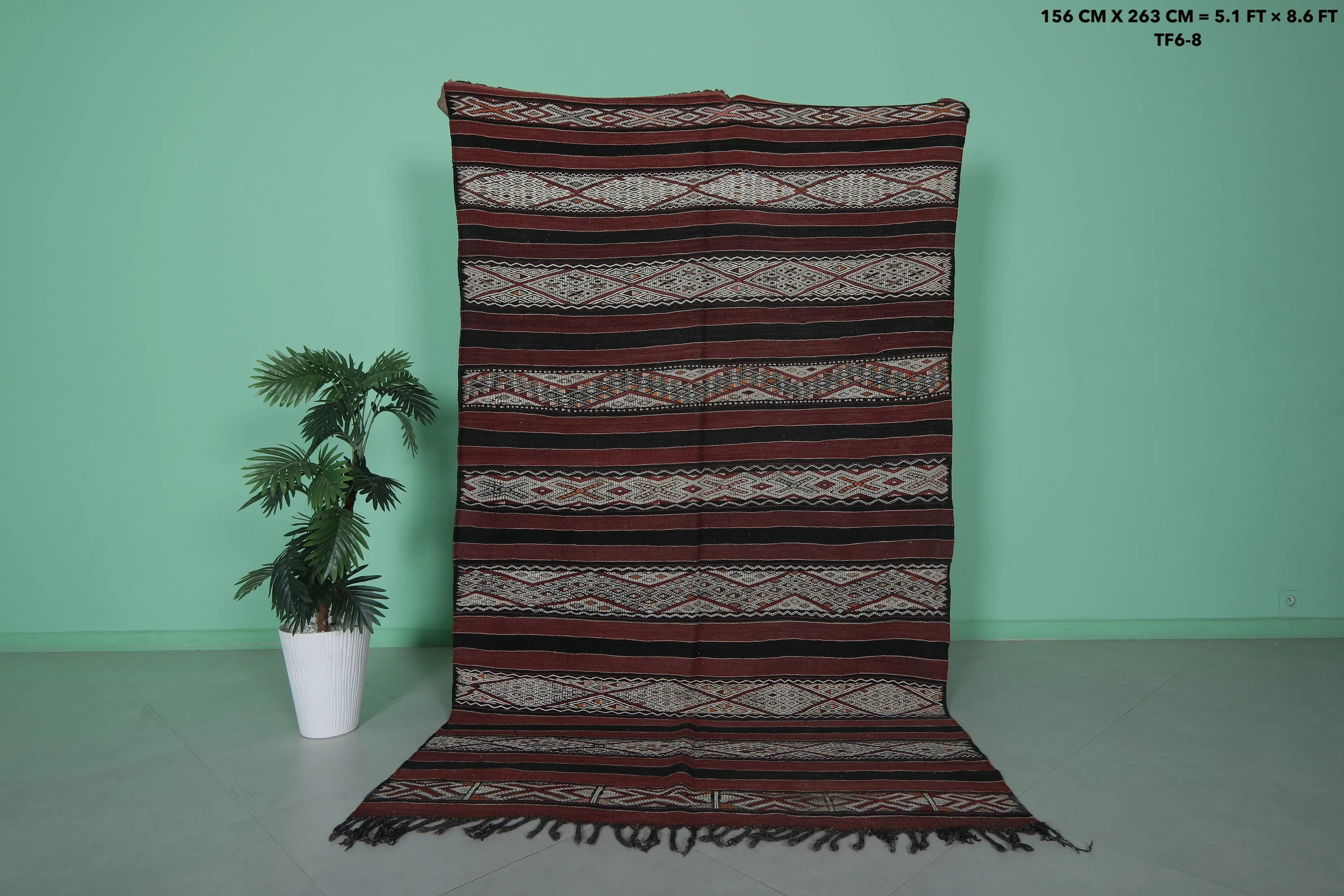 Handwoven Berber Kilim Rug - 5.1 ft x 8.6 ft | Moroccan Vintage Rug