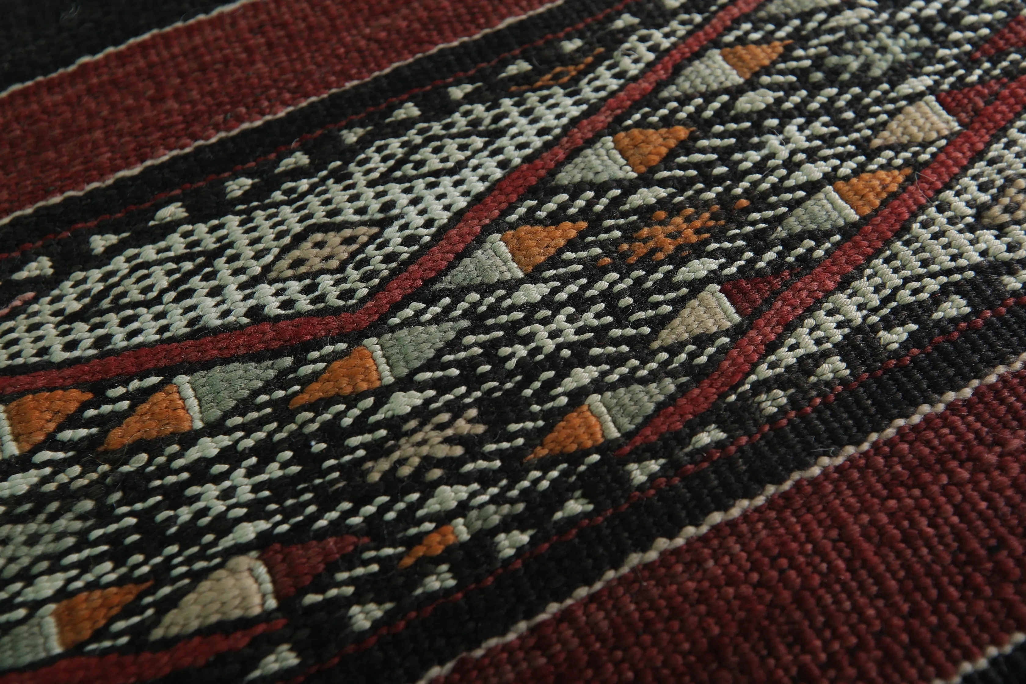 Handwoven Berber Kilim Rug - 5.1 ft x 8.6 ft | Moroccan Vintage Rug