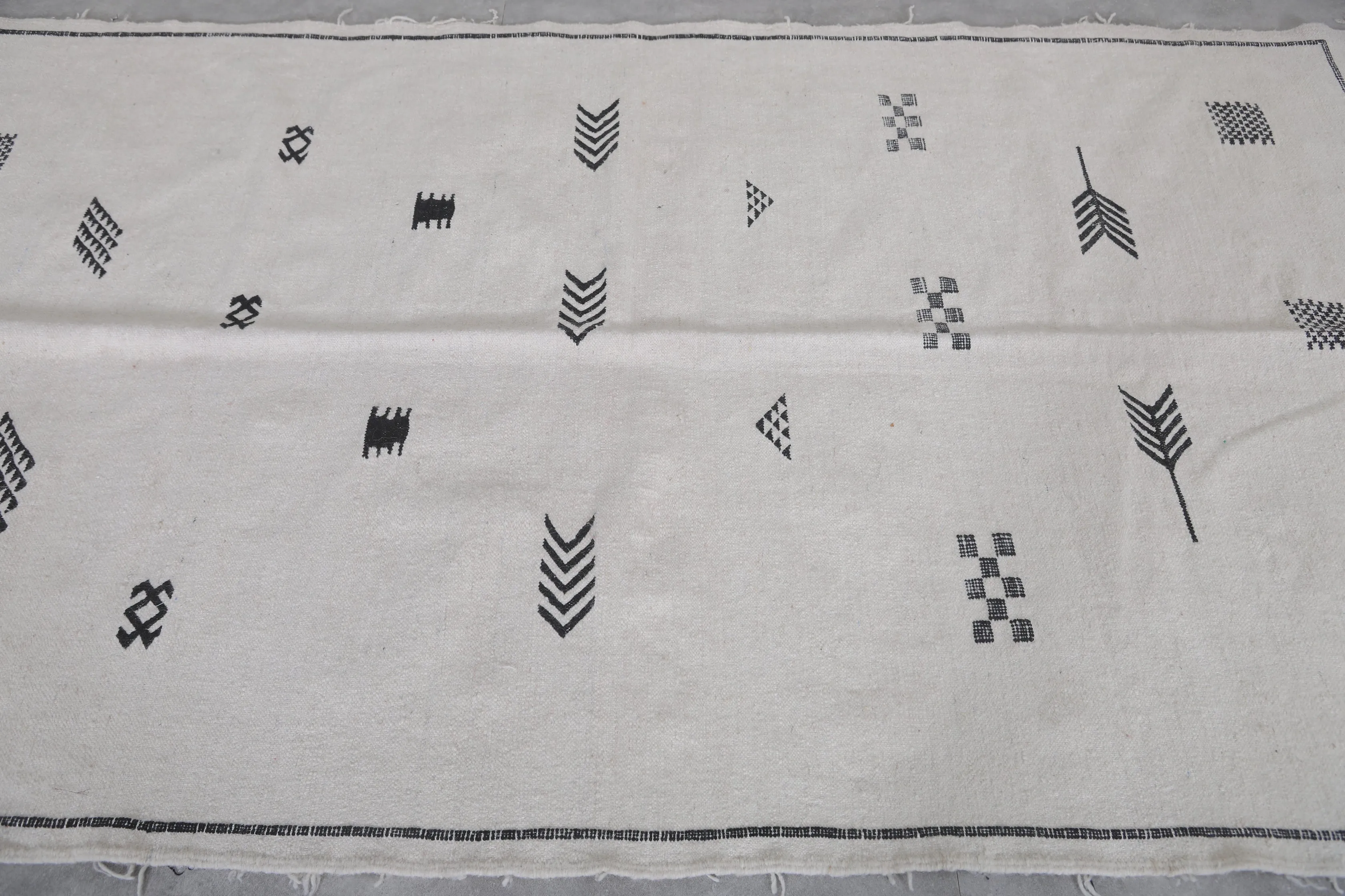 Handwoven Berber Rug - 4.9 FT × 8.7 FT | Authentic Moroccan Design