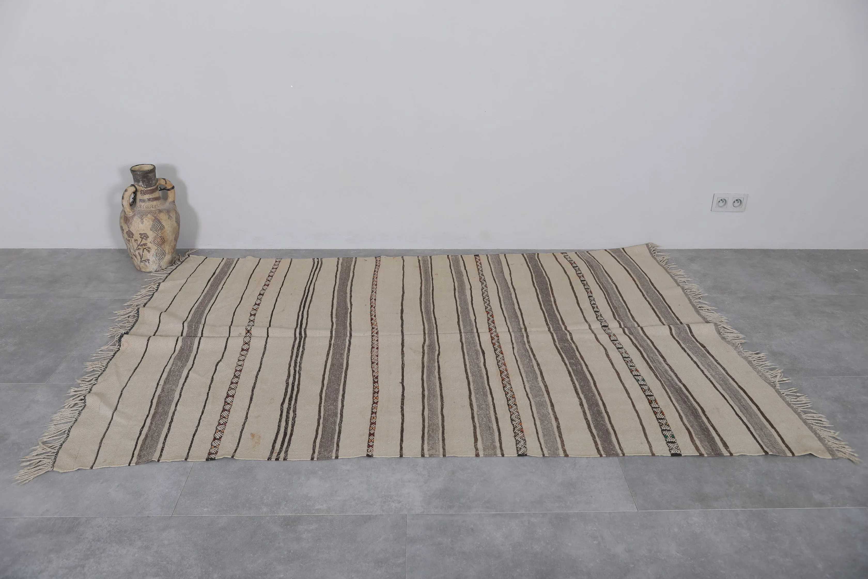 Handwoven Kilim Rug 4.5 FT X 7.1 FT – Traditional Moroccan Design