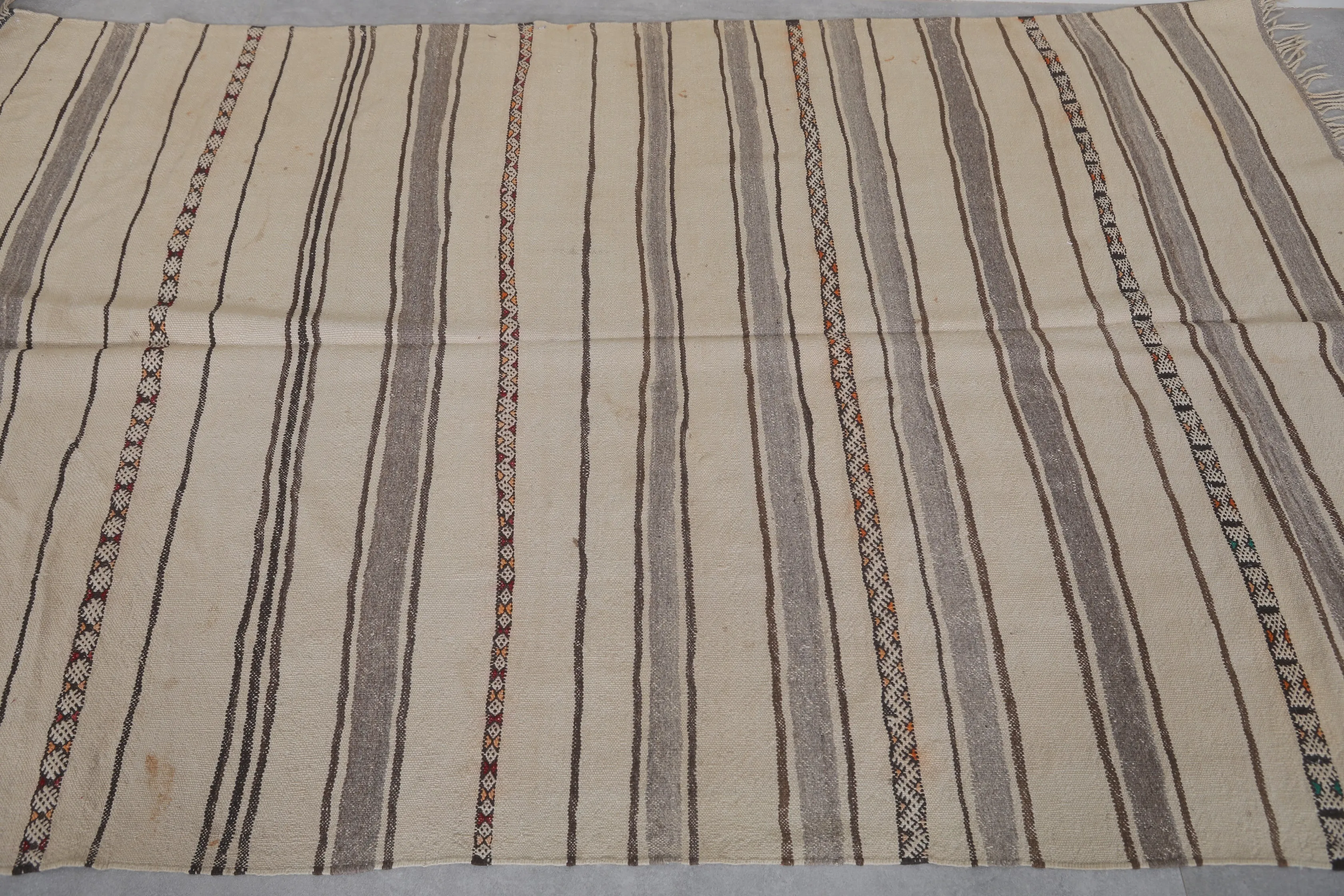 Handwoven Kilim Rug 4.5 FT X 7.1 FT – Traditional Moroccan Design