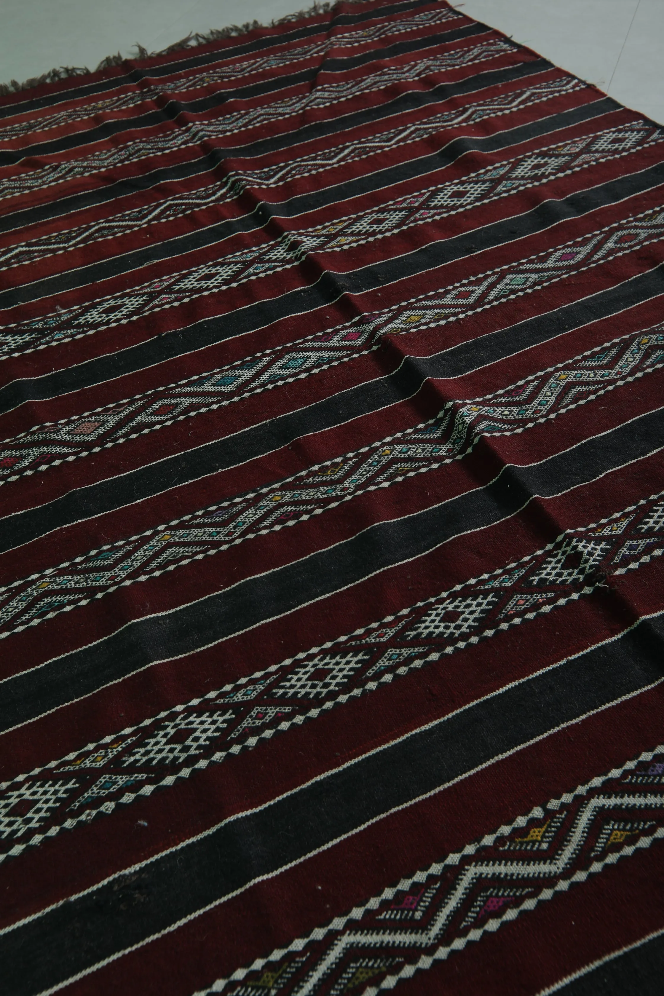 Handwoven Kilim Rug - 5.5 FT × 8.8 FT | Moroccan Berber Art