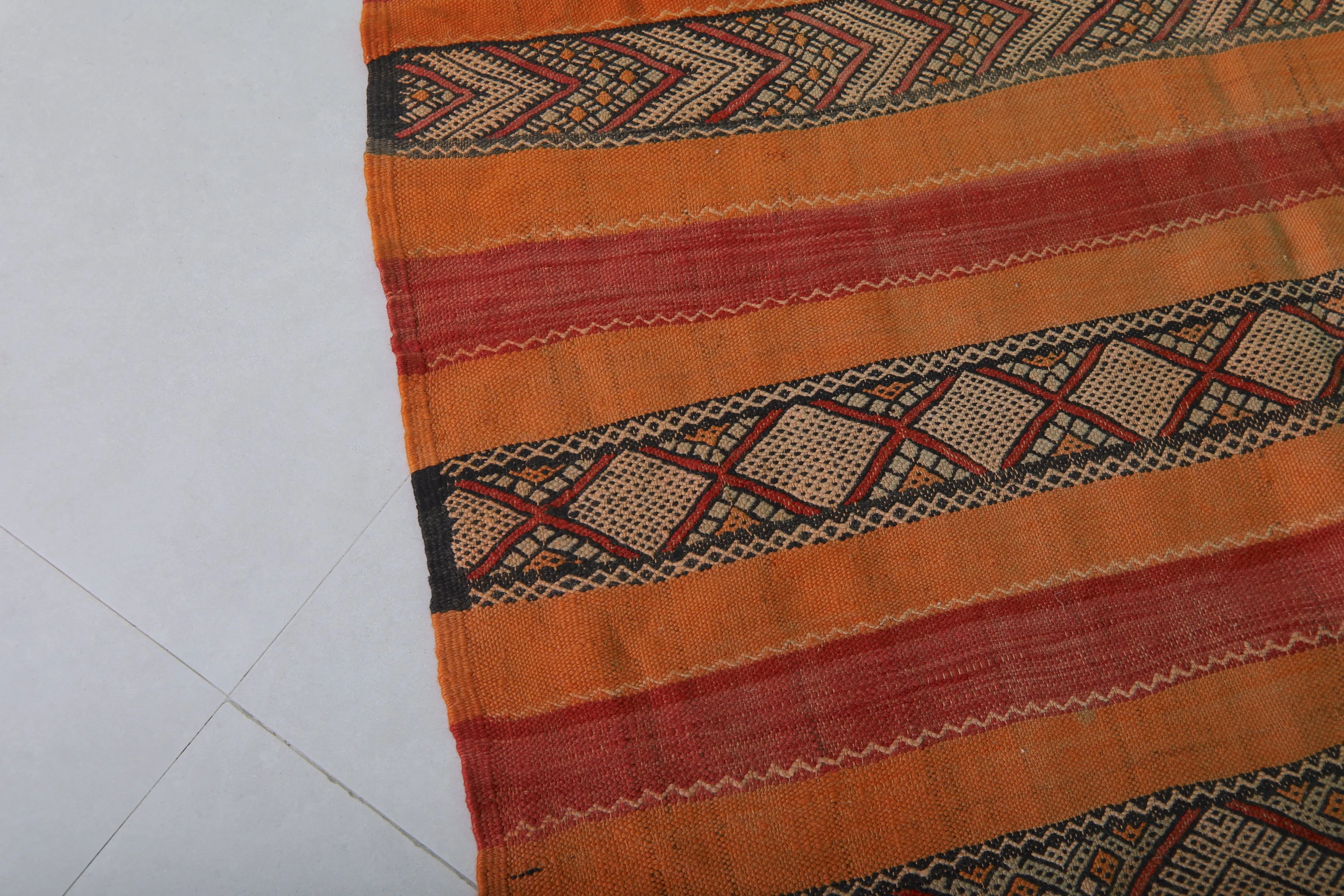 Handwoven Moroccan Hallway Kilim Rug - 4.9 FT X 11.4 FT