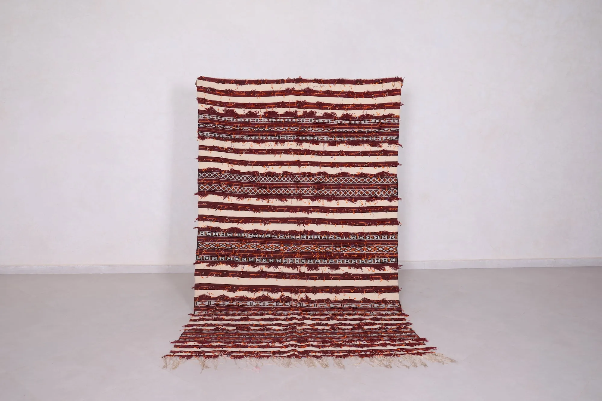 Handwoven Moroccan Kilim Rug - 4.9x8.3 ft