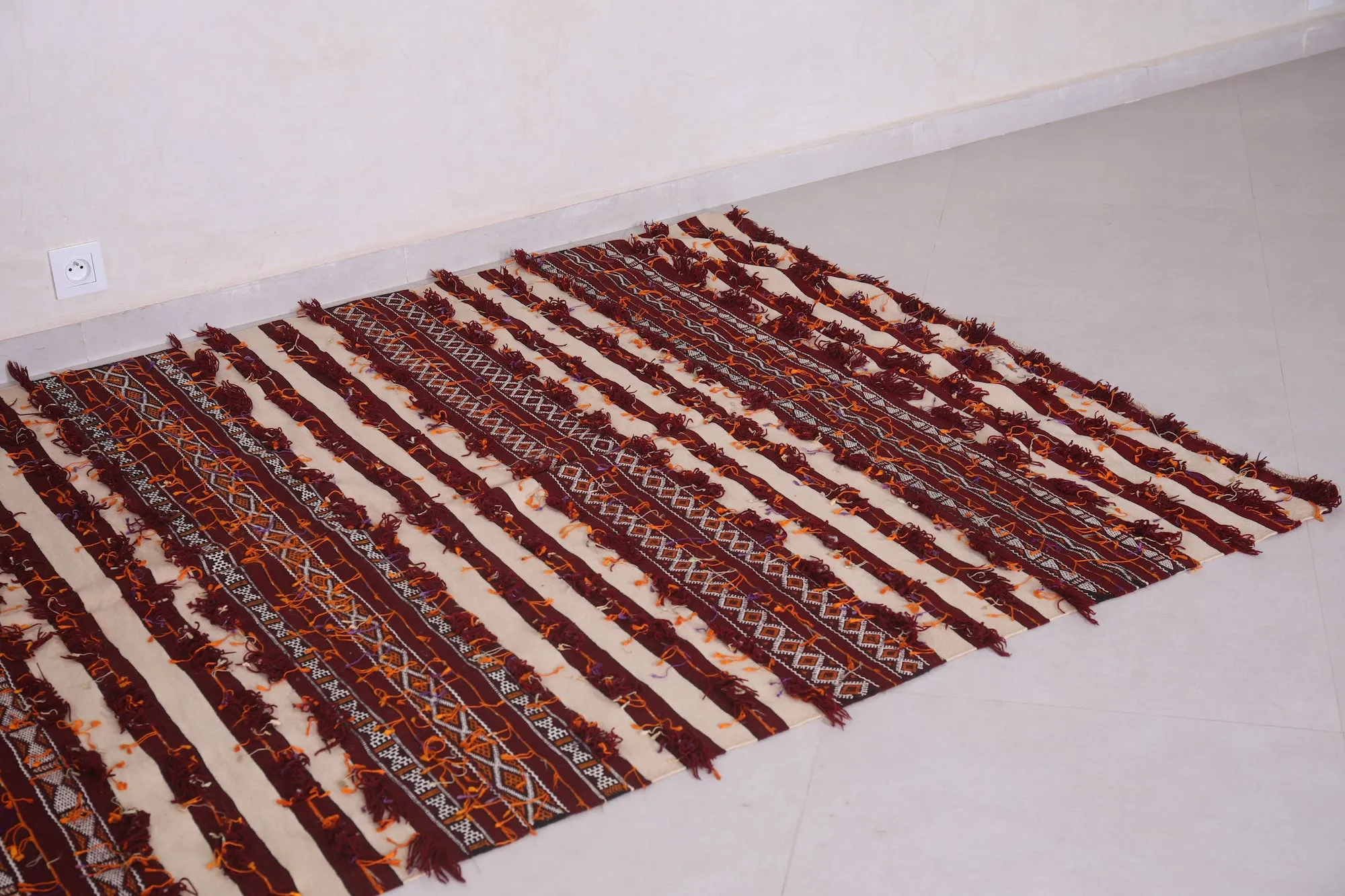 Handwoven Moroccan Kilim Rug - 4.9x8.3 ft