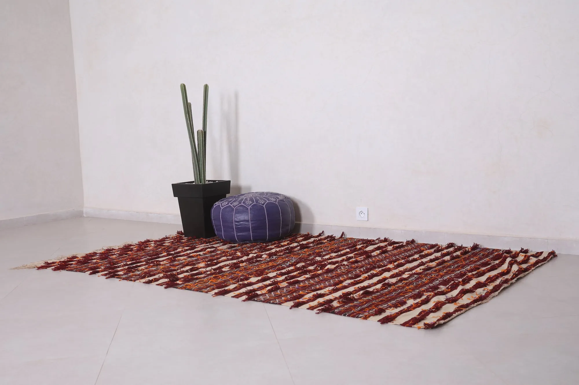 Handwoven Moroccan Kilim Rug - 4.9x8.3 ft