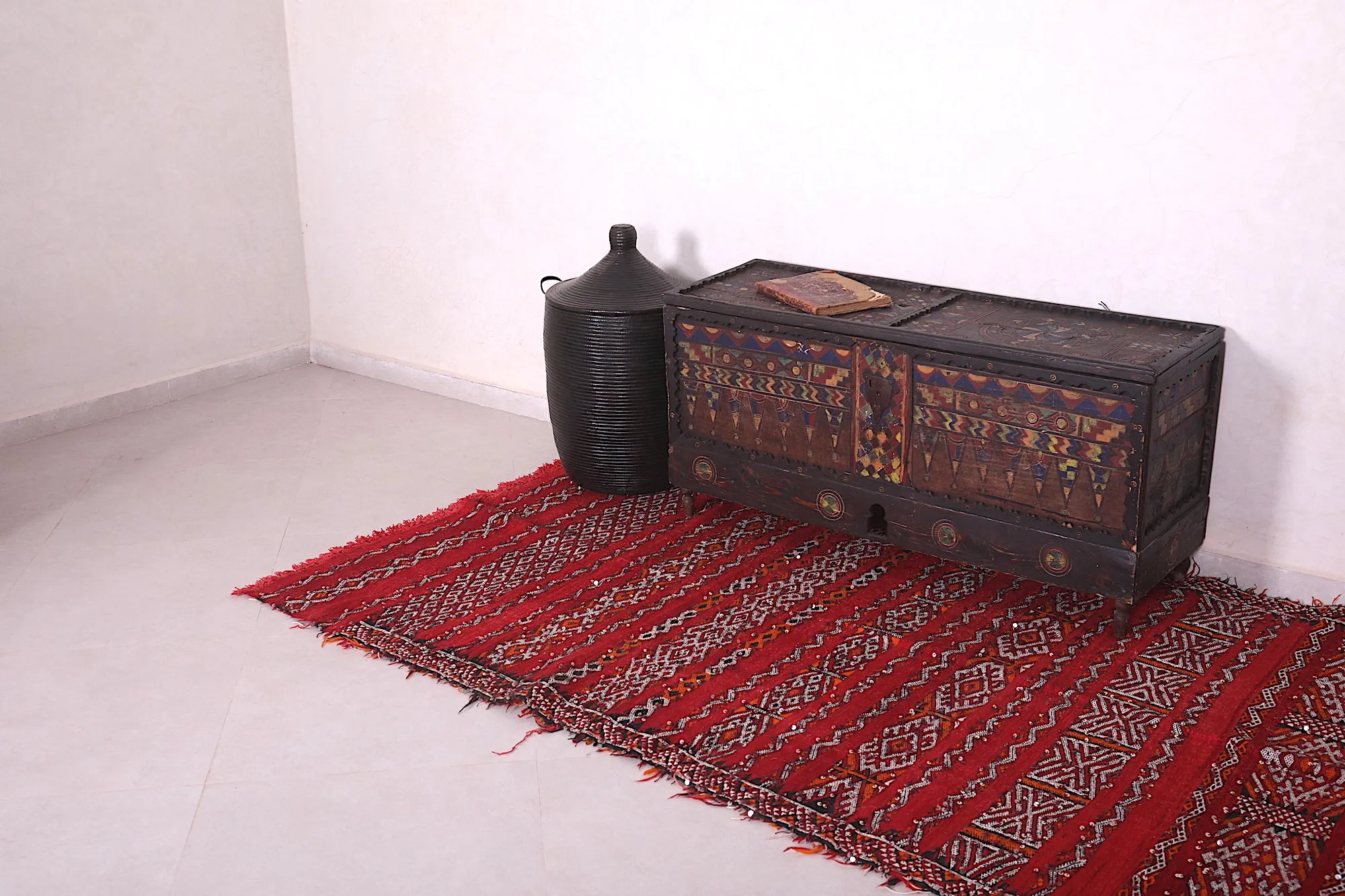 Handwoven Moroccan Kilim Rug - Red Tribal Pattern (4.6 FT X 10.1 FT)