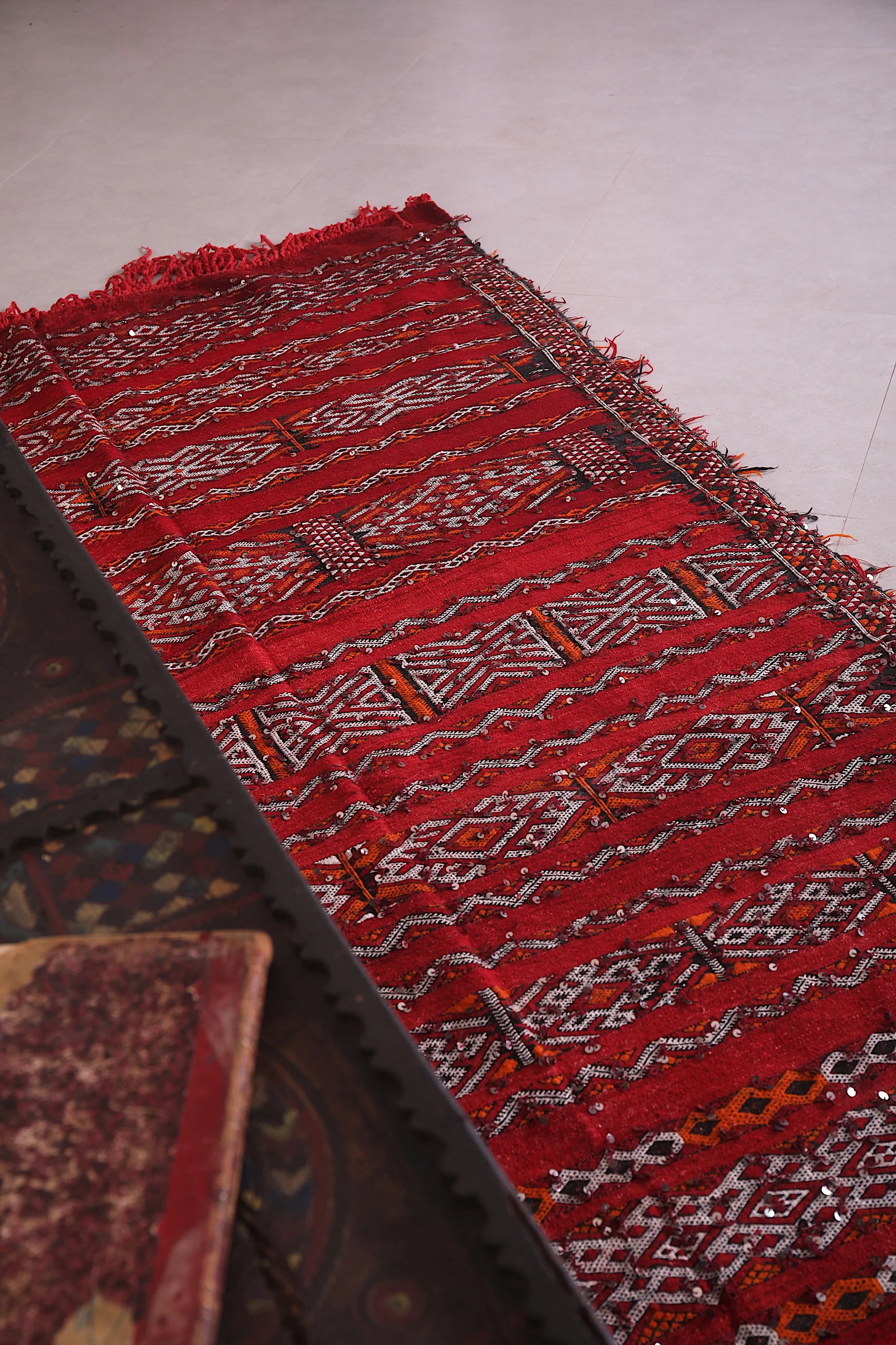 Handwoven Moroccan Kilim Rug - Red Tribal Pattern (4.6 FT X 10.1 FT)