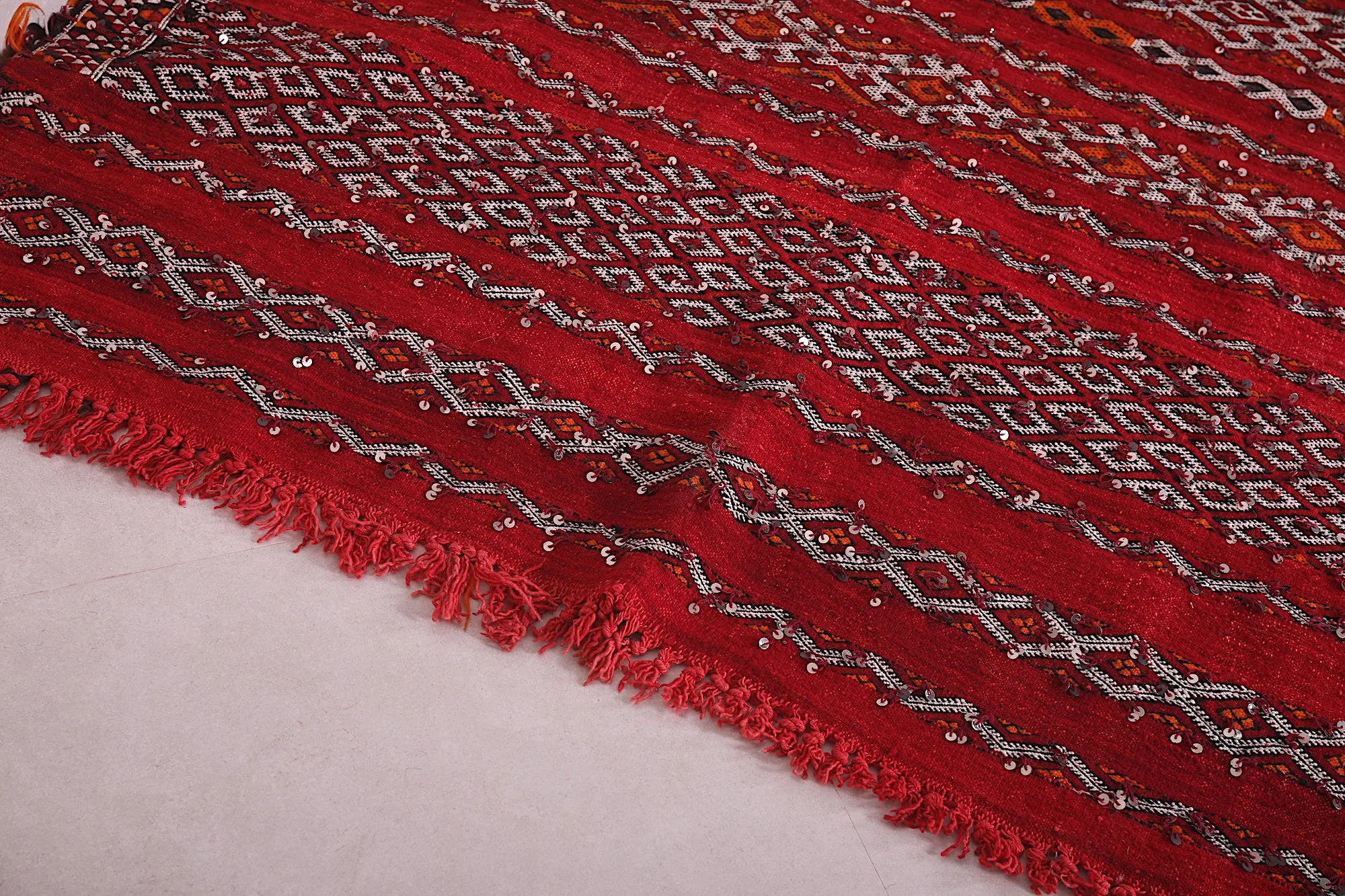 Handwoven Moroccan Kilim Rug - Red Tribal Pattern (4.6 FT X 10.1 FT)