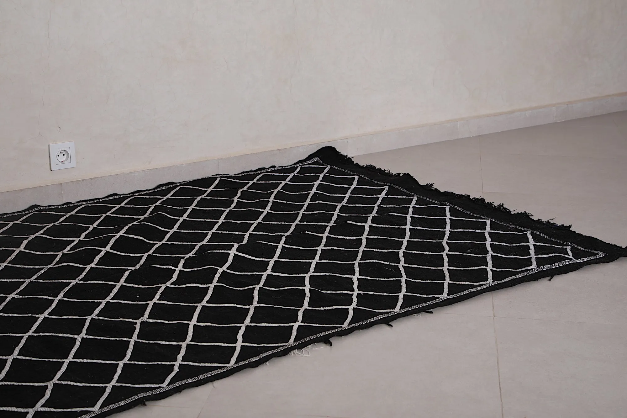 Handwoven Moroccan Rug - 4.5 FT X 7.2 FT