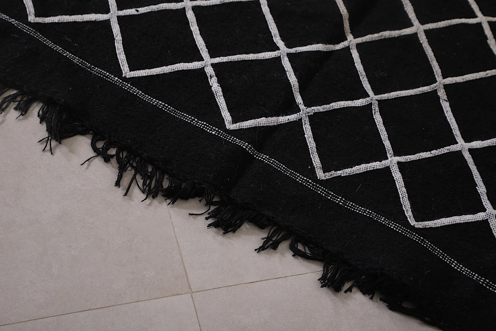 Handwoven Moroccan Rug - 4.5 FT X 7.2 FT