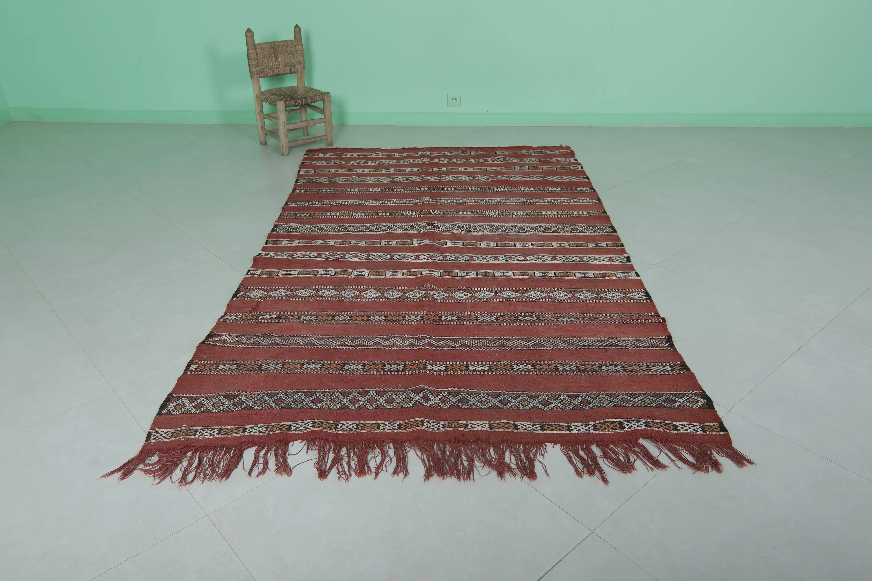 Handwoven Moroccan Rug - 4.7 FT X 8.1 FT | Traditional Berber Design