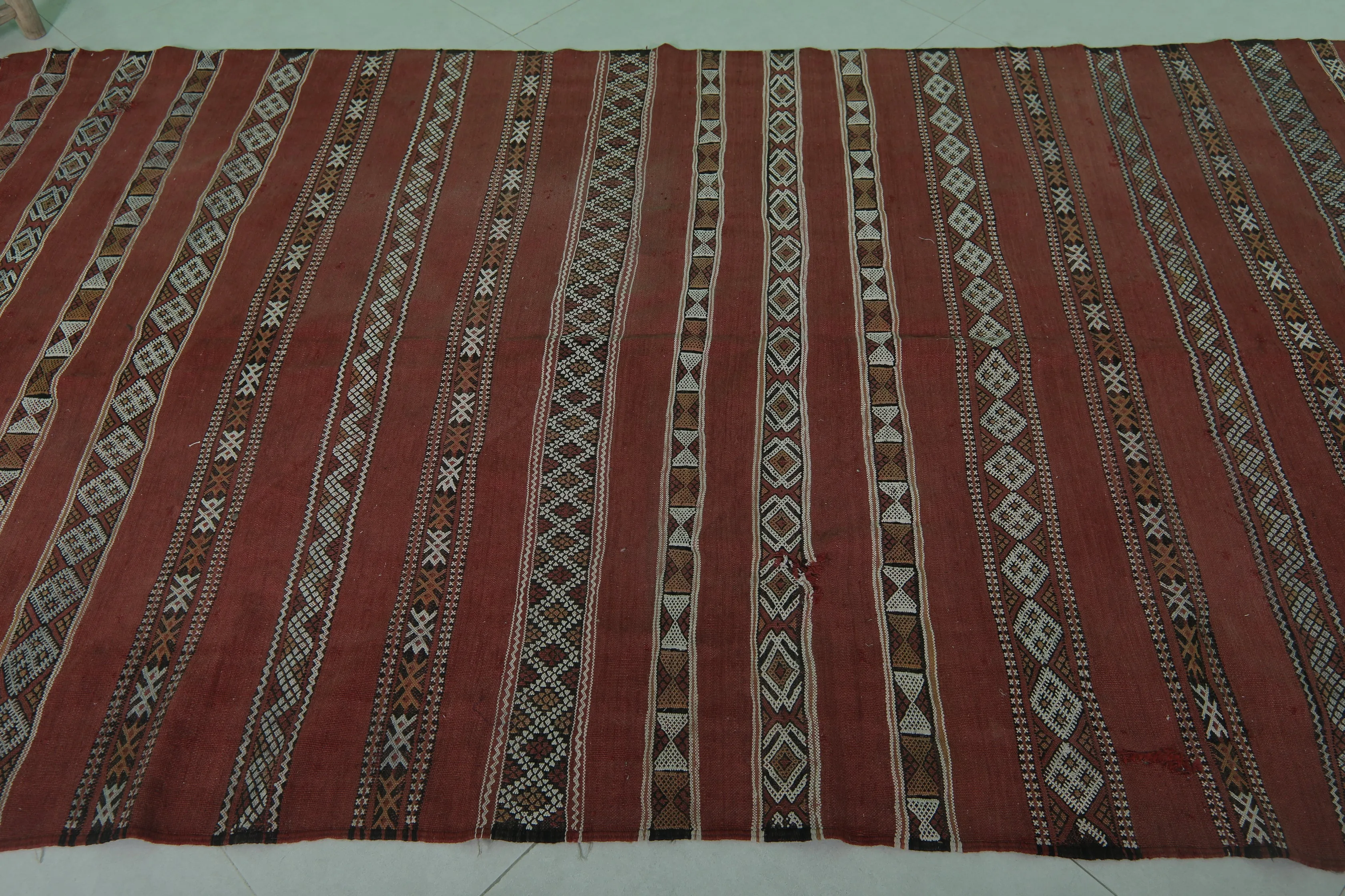 Handwoven Moroccan Rug - 4.7 FT X 8.1 FT | Traditional Berber Design