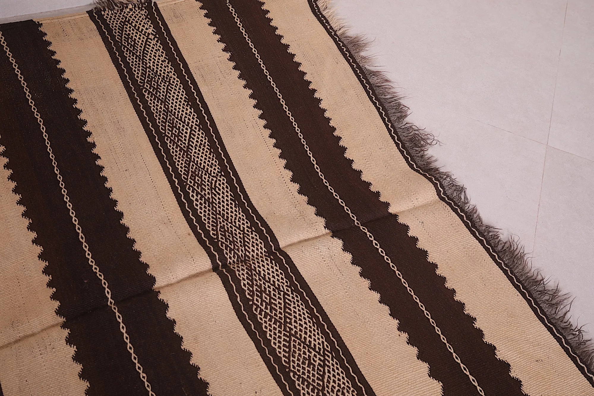 Handwoven Moroccan Rug Kilim - 4.5 FT X 8.4 FT | Artisan Design