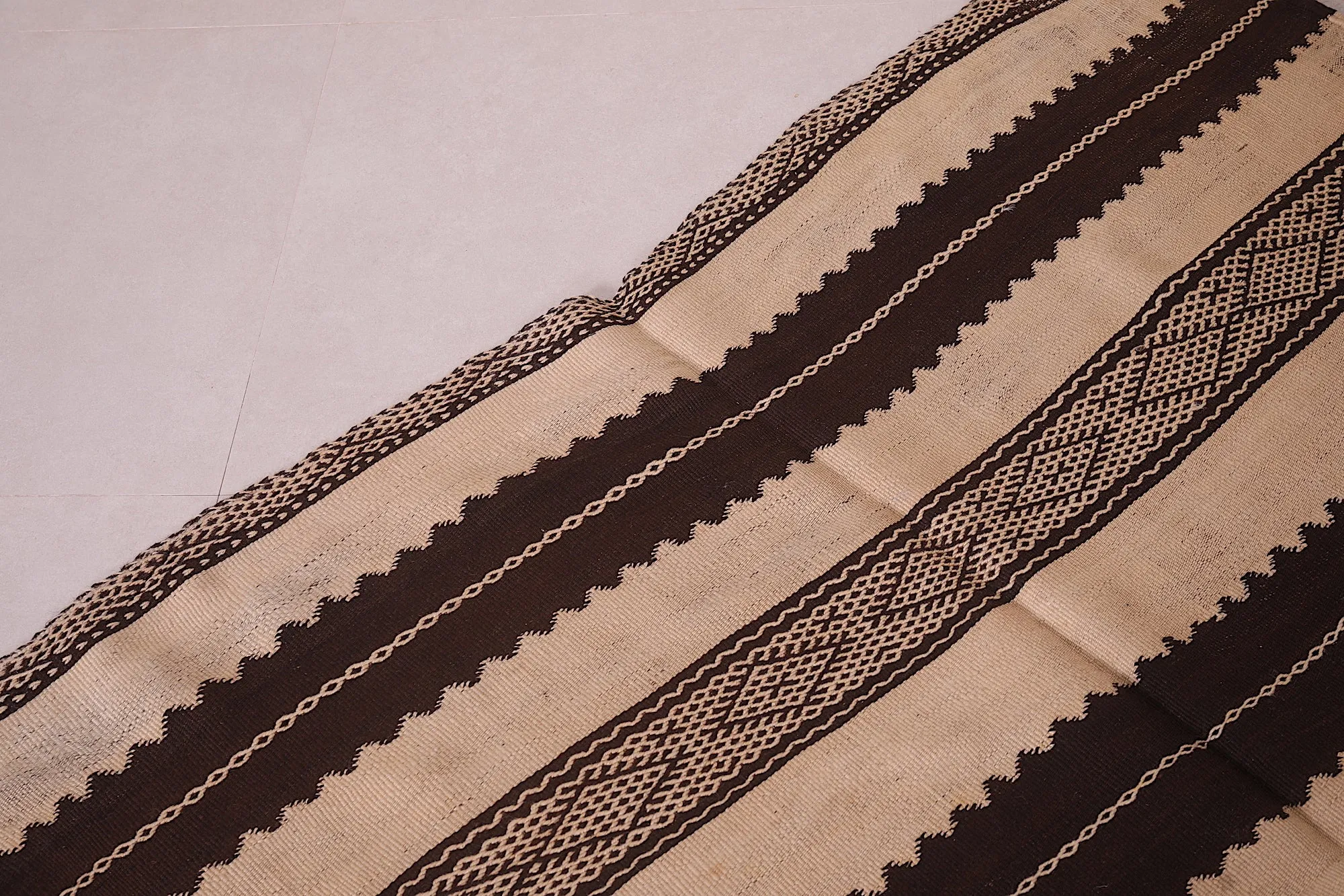 Handwoven Moroccan Rug Kilim - 4.5 FT X 8.4 FT | Artisan Design