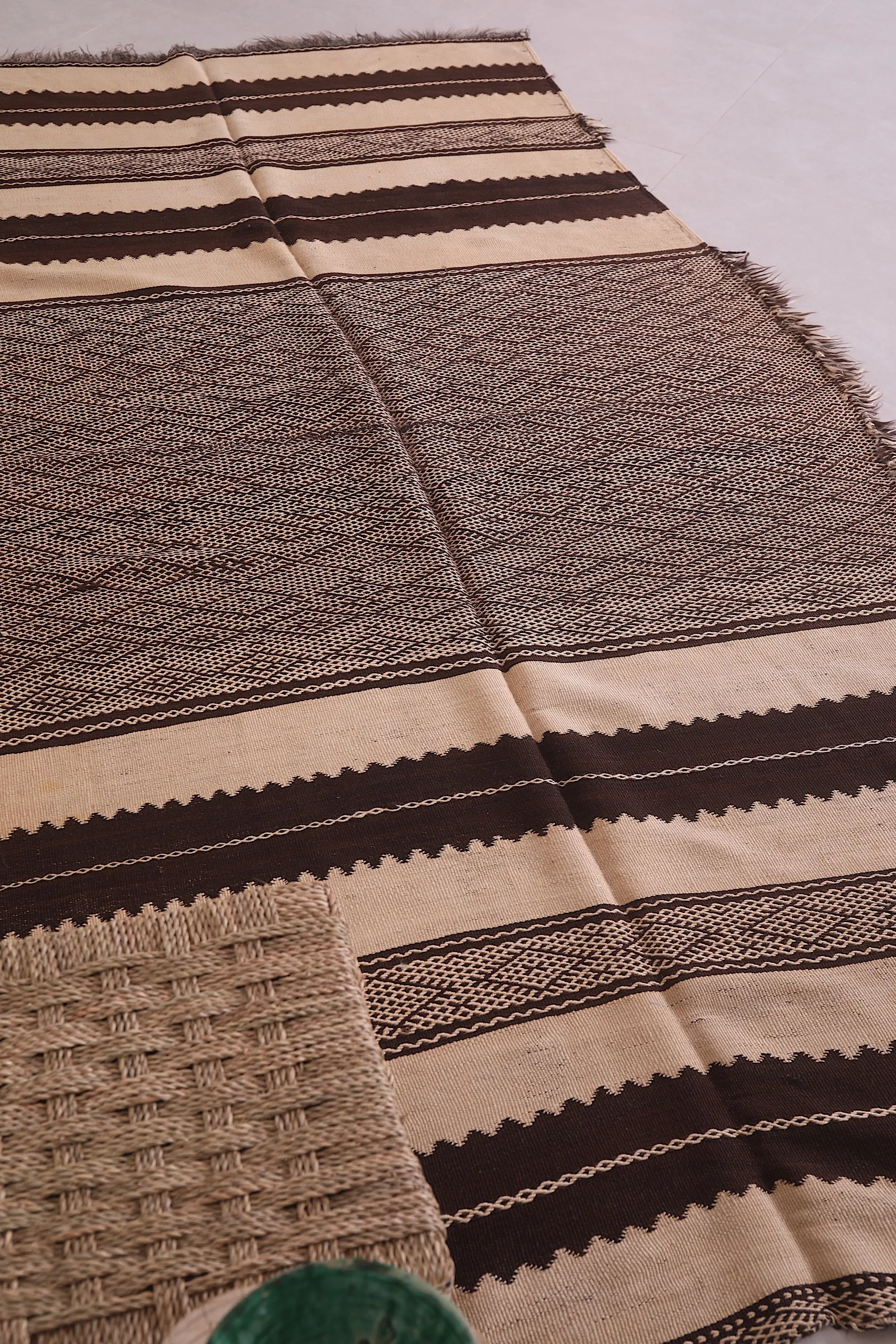 Handwoven Moroccan Rug Kilim - 4.5 FT X 8.4 FT | Artisan Design