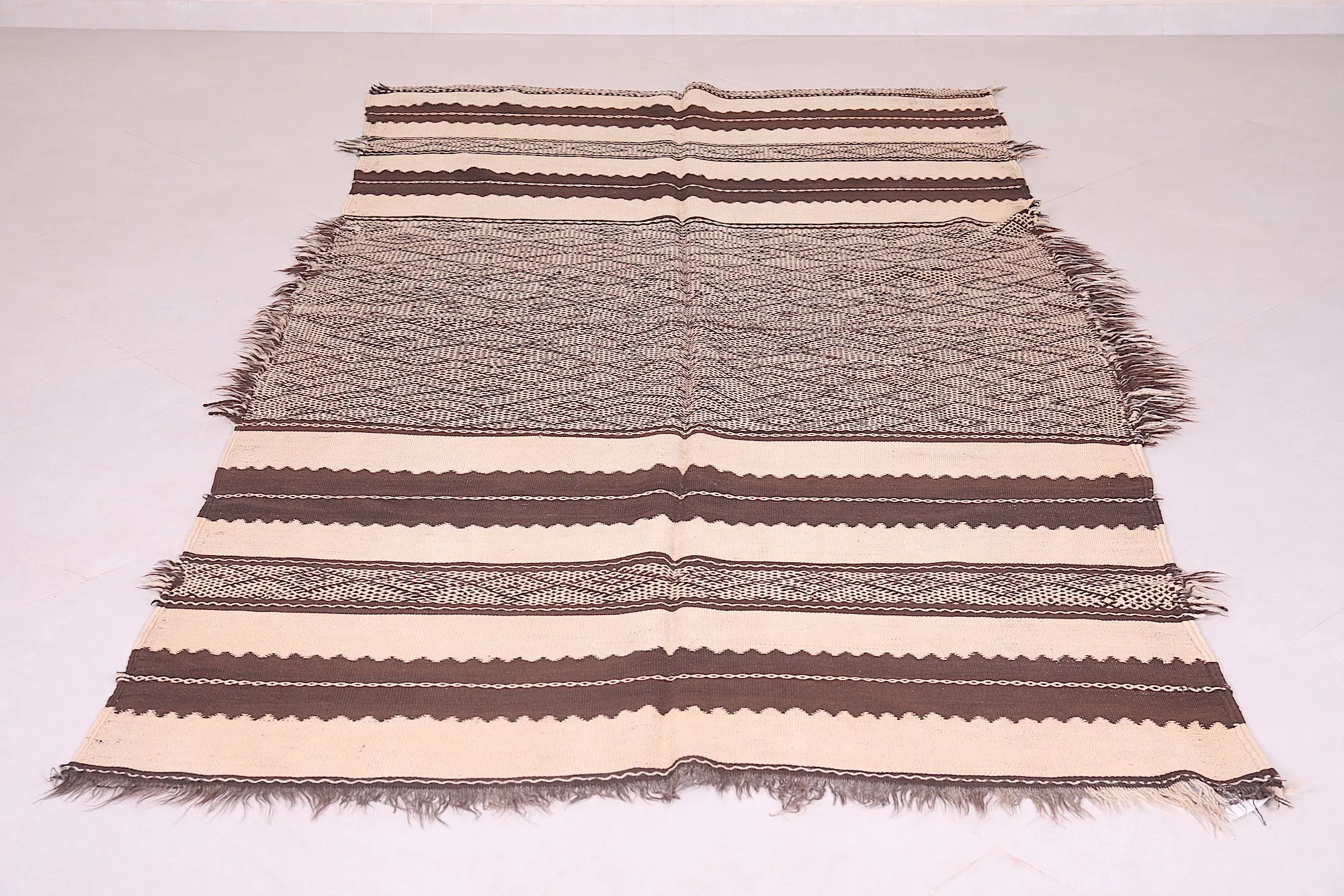 Handwoven Moroccan Rug Kilim - 4.5 FT X 8.4 FT | Artisan Design