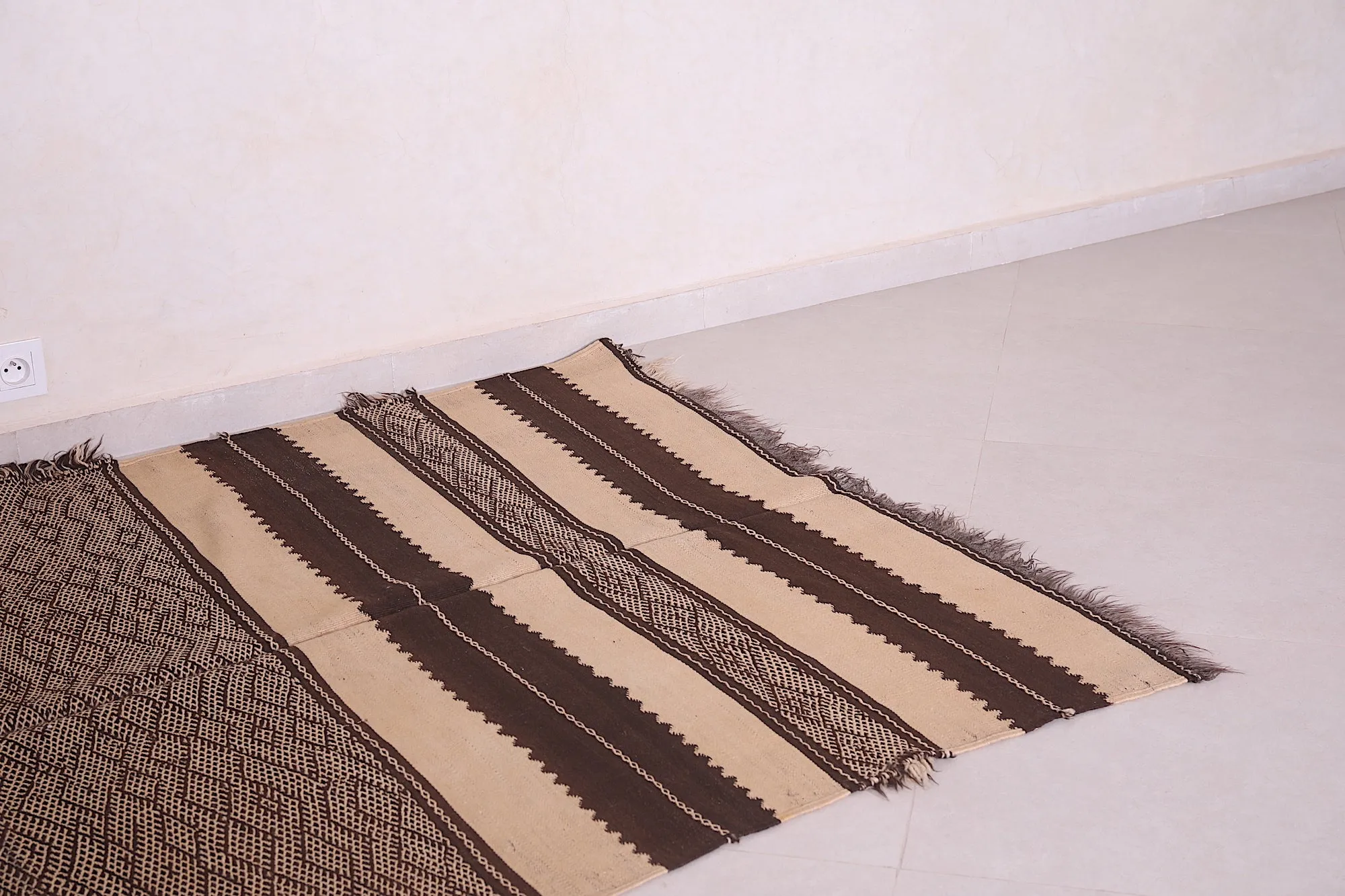 Handwoven Moroccan Rug Kilim - 4.5 FT X 8.4 FT | Artisan Design