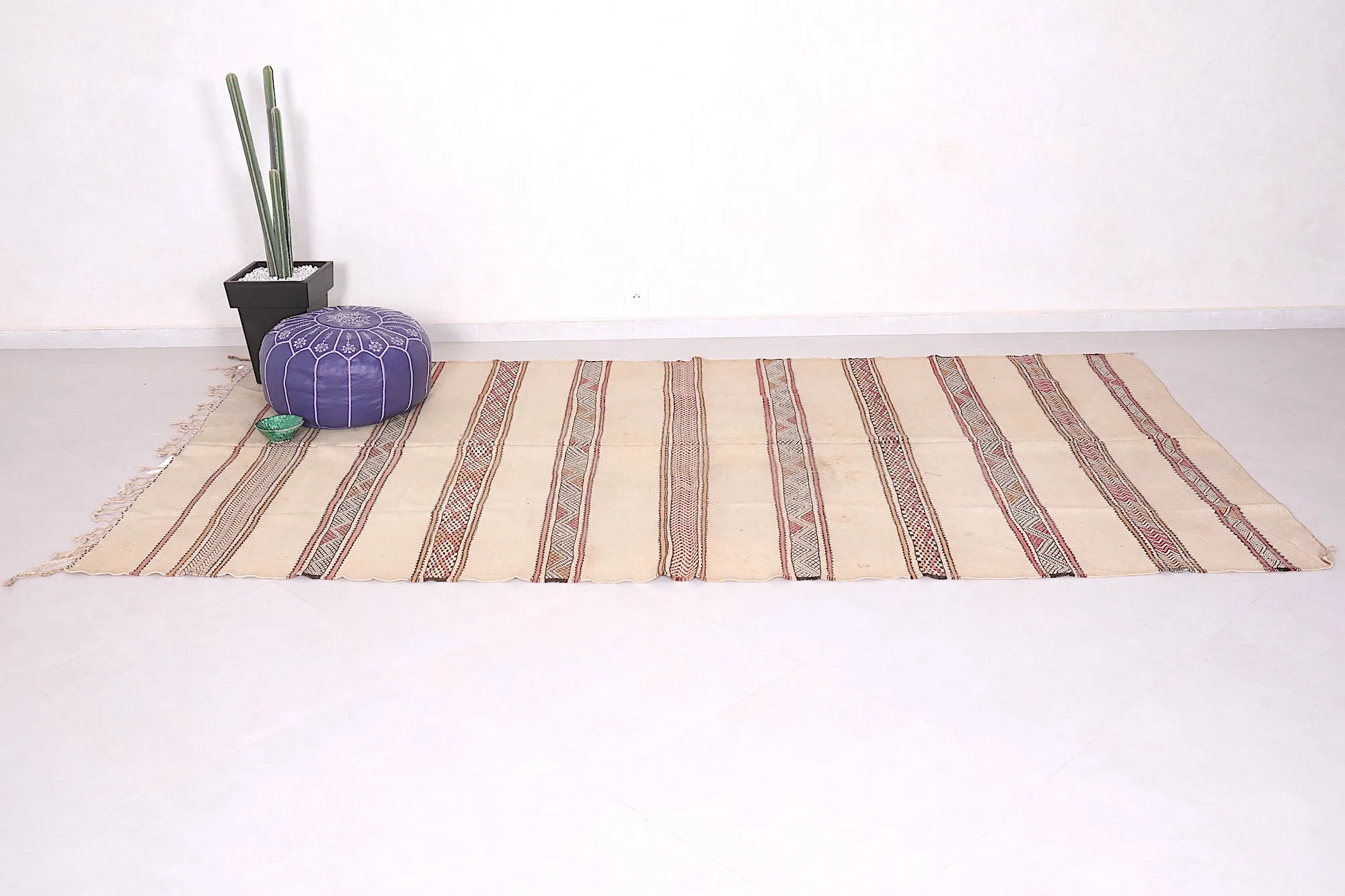 Large Moroccan Kilim Rug - 5.5 FT X 10.3 FT | Neutral Tones with Berber Design