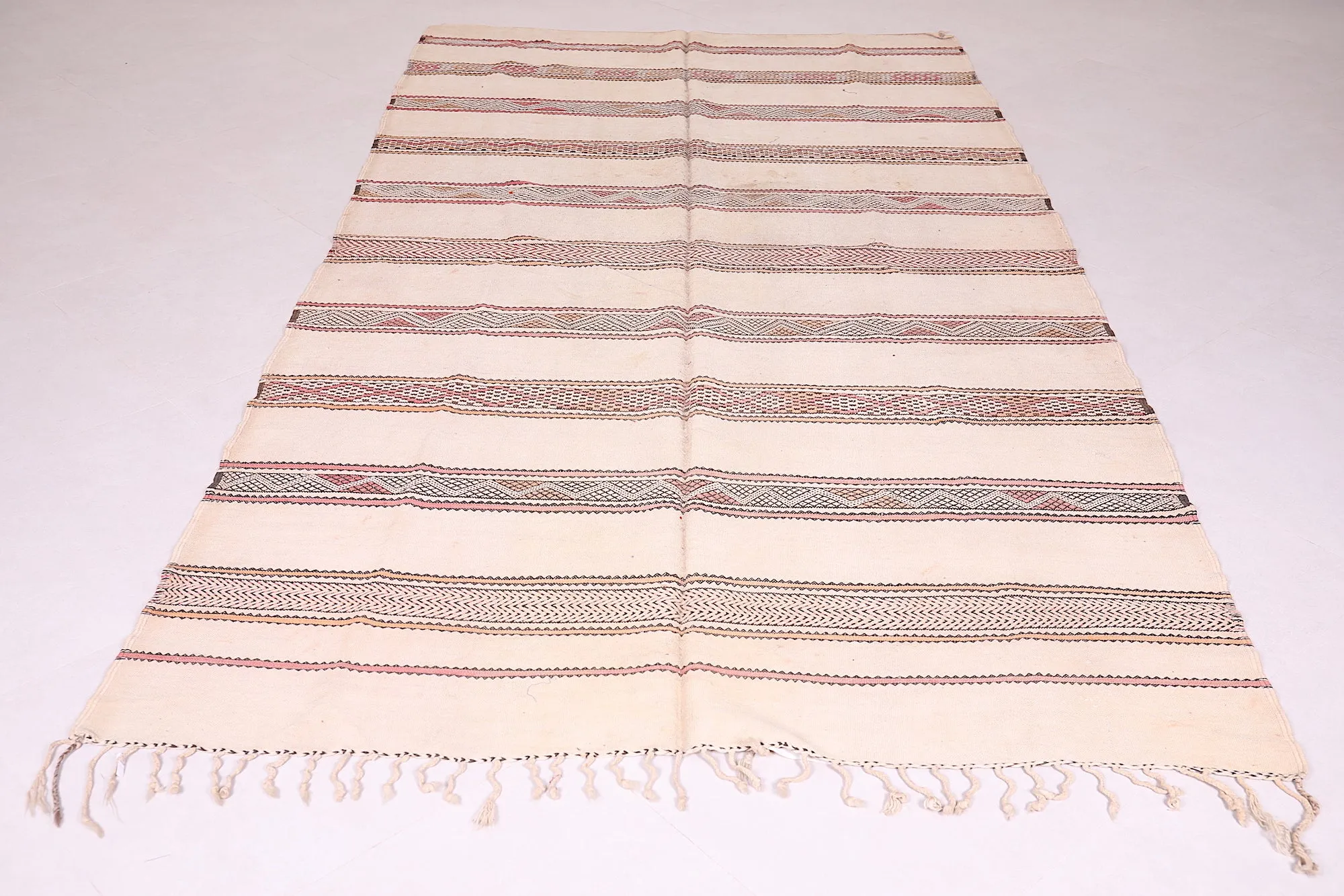 Large Moroccan Kilim Rug - 5.5 FT X 10.3 FT | Neutral Tones with Berber Design